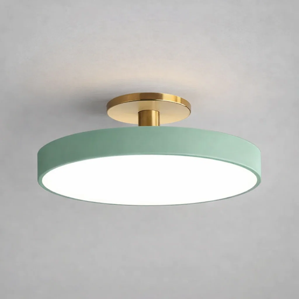 Strakke ronde plafondlamp voor een modern interieur