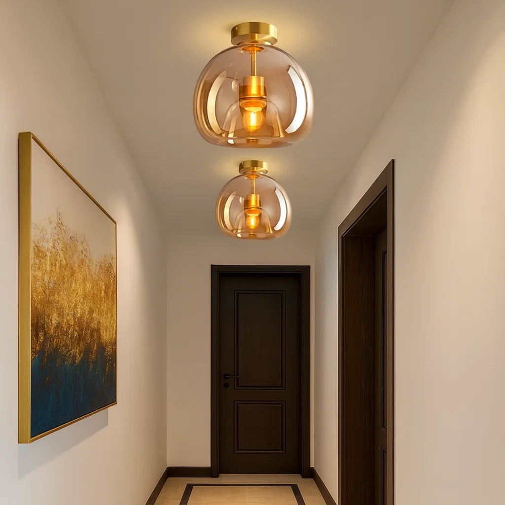 Mid-century stil glasloftlampe med stemningsfuldt lys