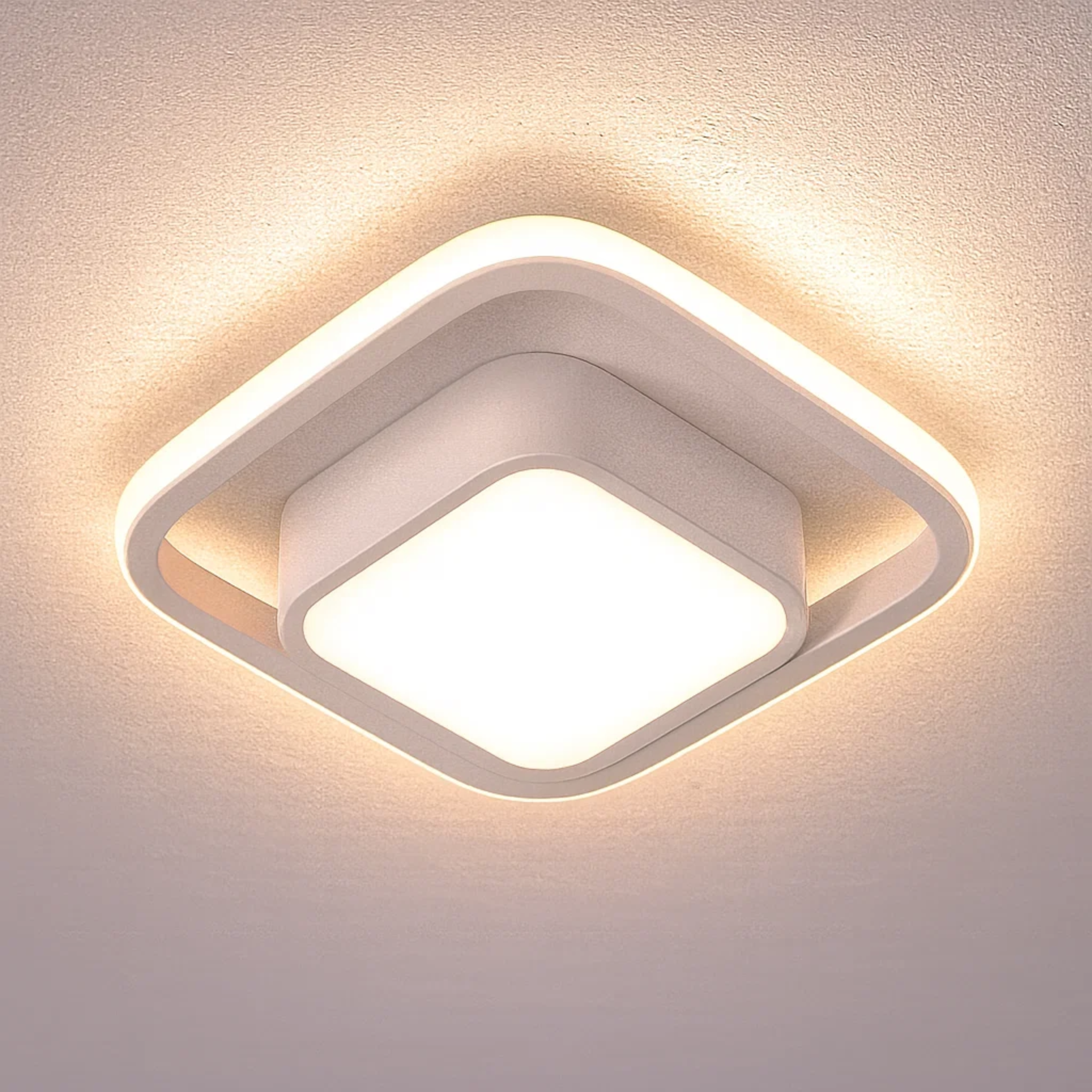 Double ring ceiling lamp with calm appearance