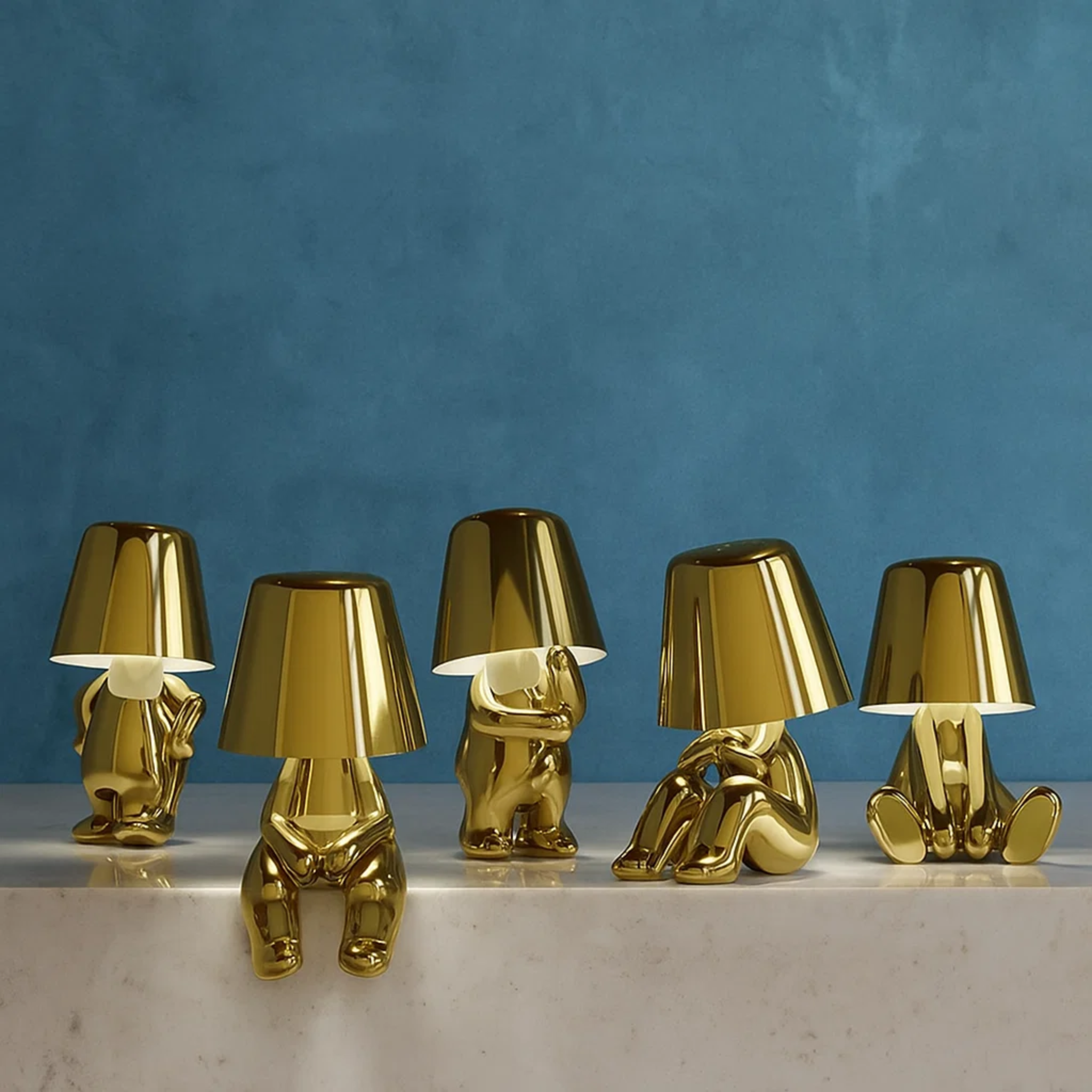 Moderne oplaadbare tafellamp met decoratief figuur