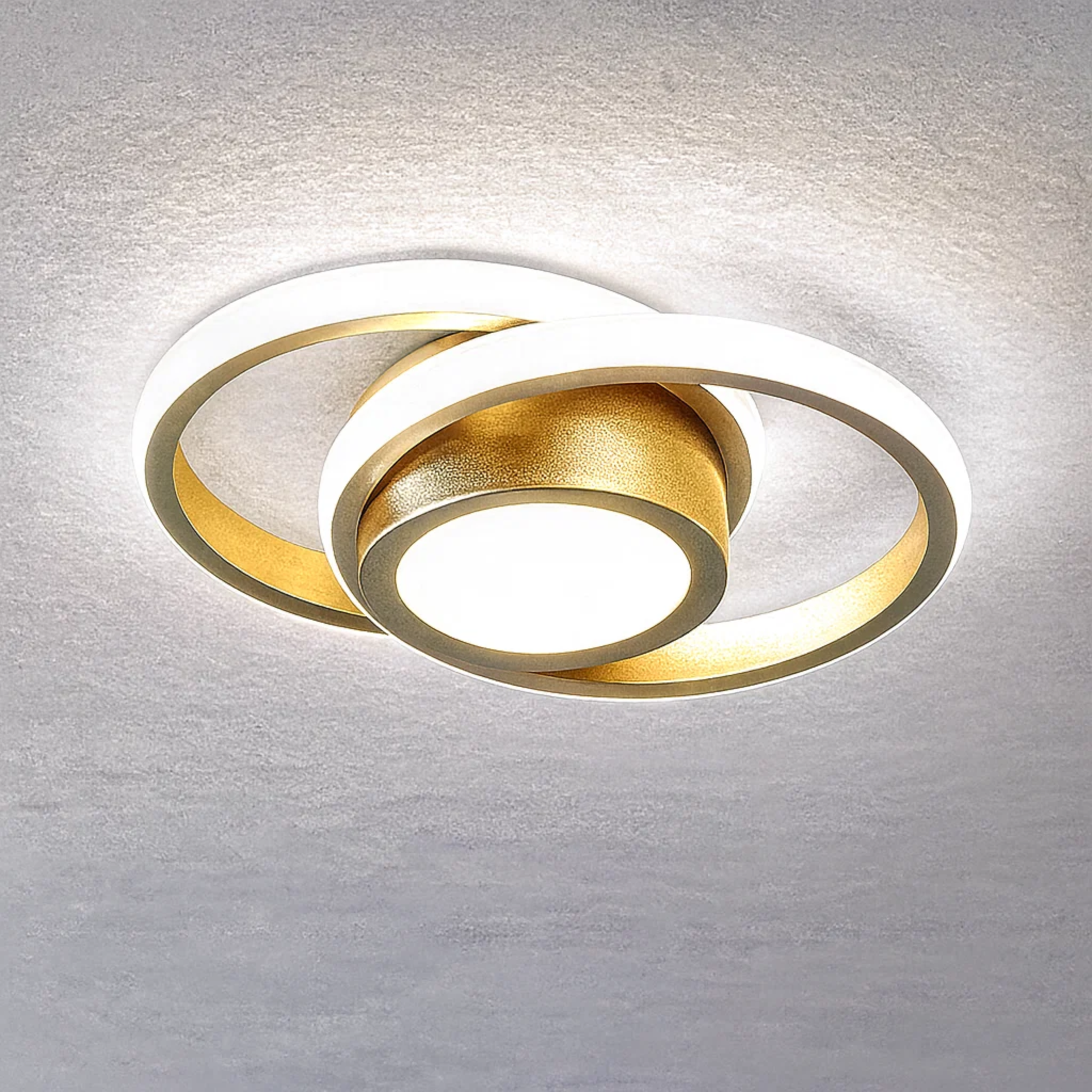 Double ring ceiling lamp with calm appearance