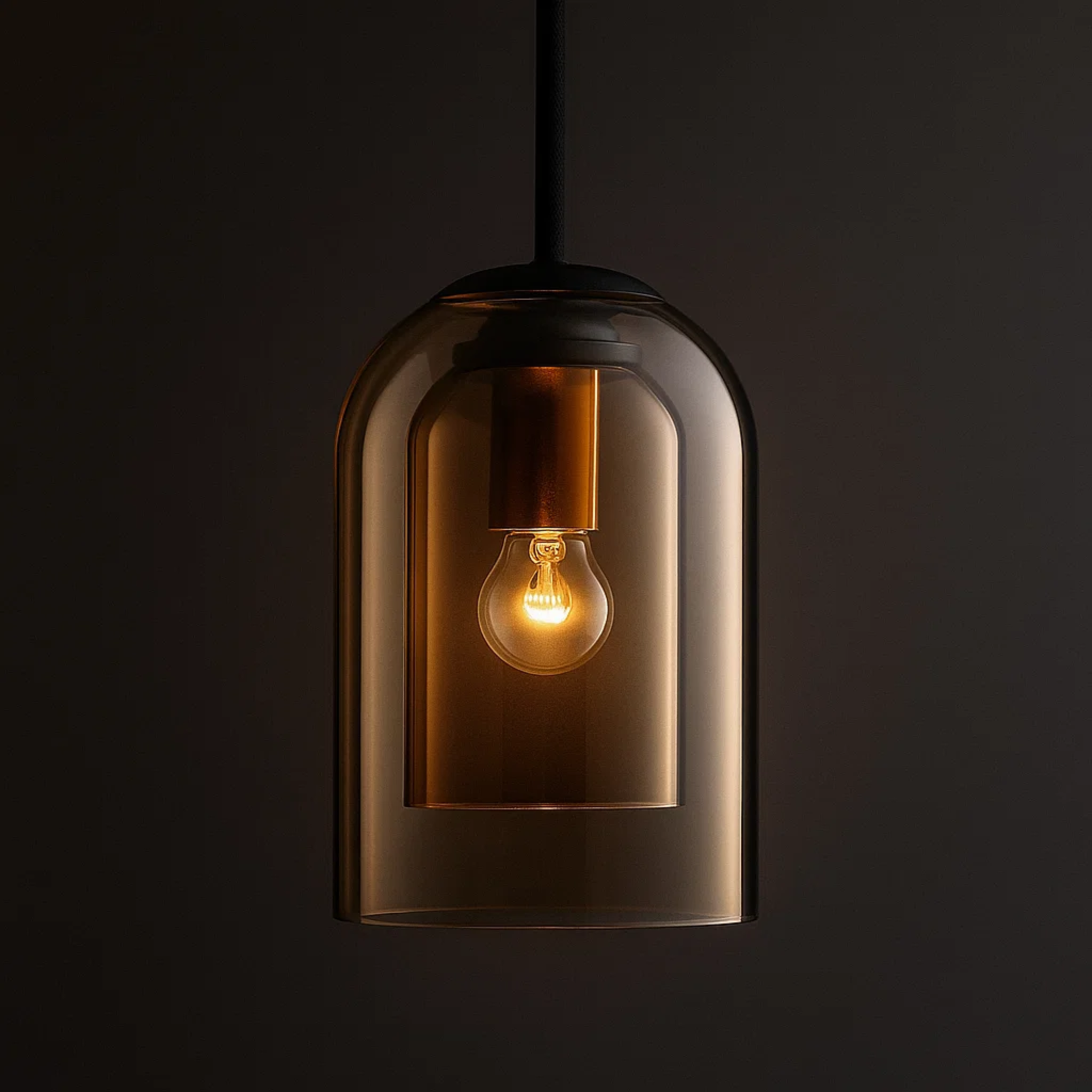 Moderne hanglamp met dubbele glazen kap