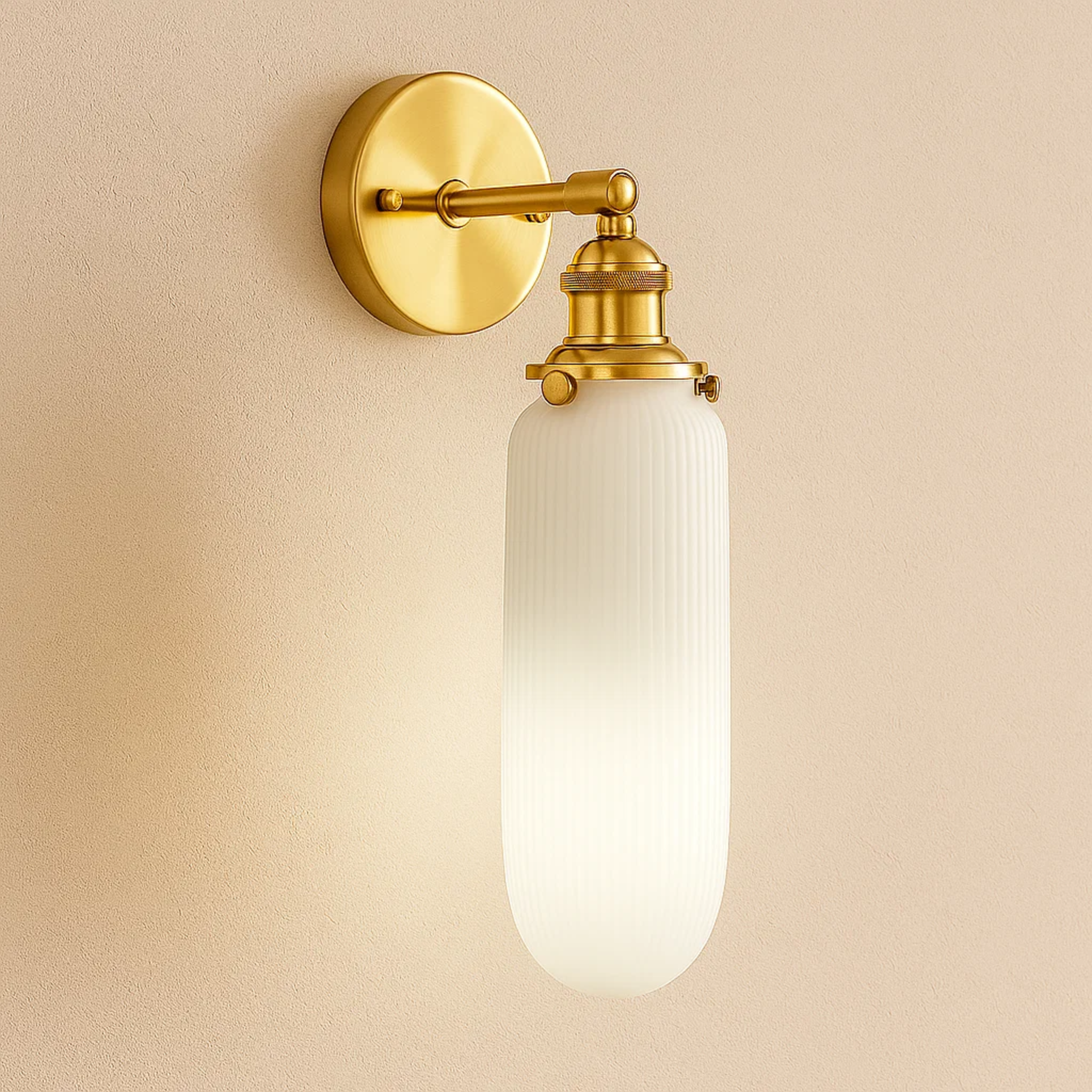 Moderne porseleinen wandlampen in messingkleur met wit