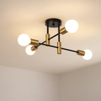 Moderne loftlampe med rund glaskugle