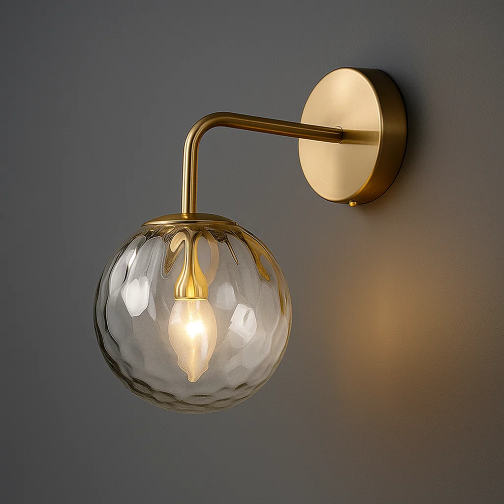 Minimalistische wandlamp met glazen bol