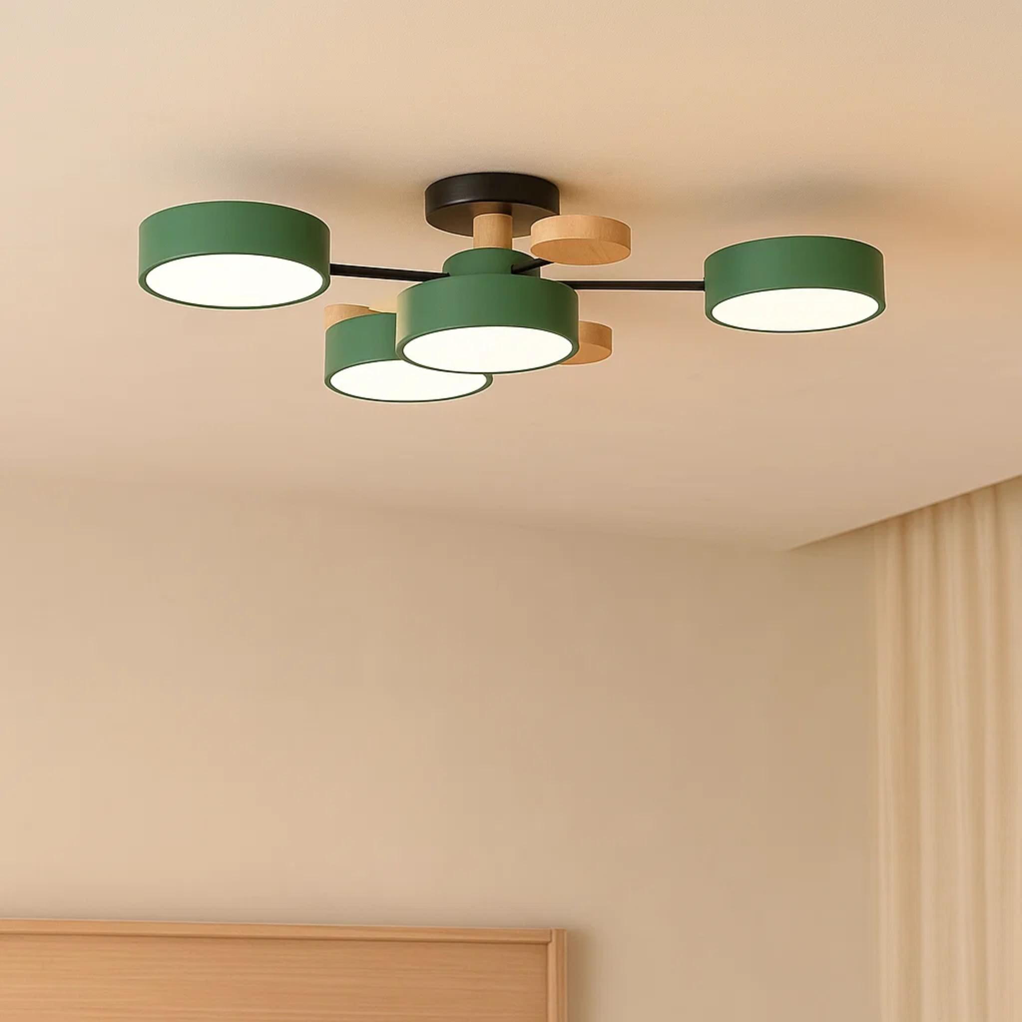 Moderne loftlampe med runde skiver og subtilt trælook