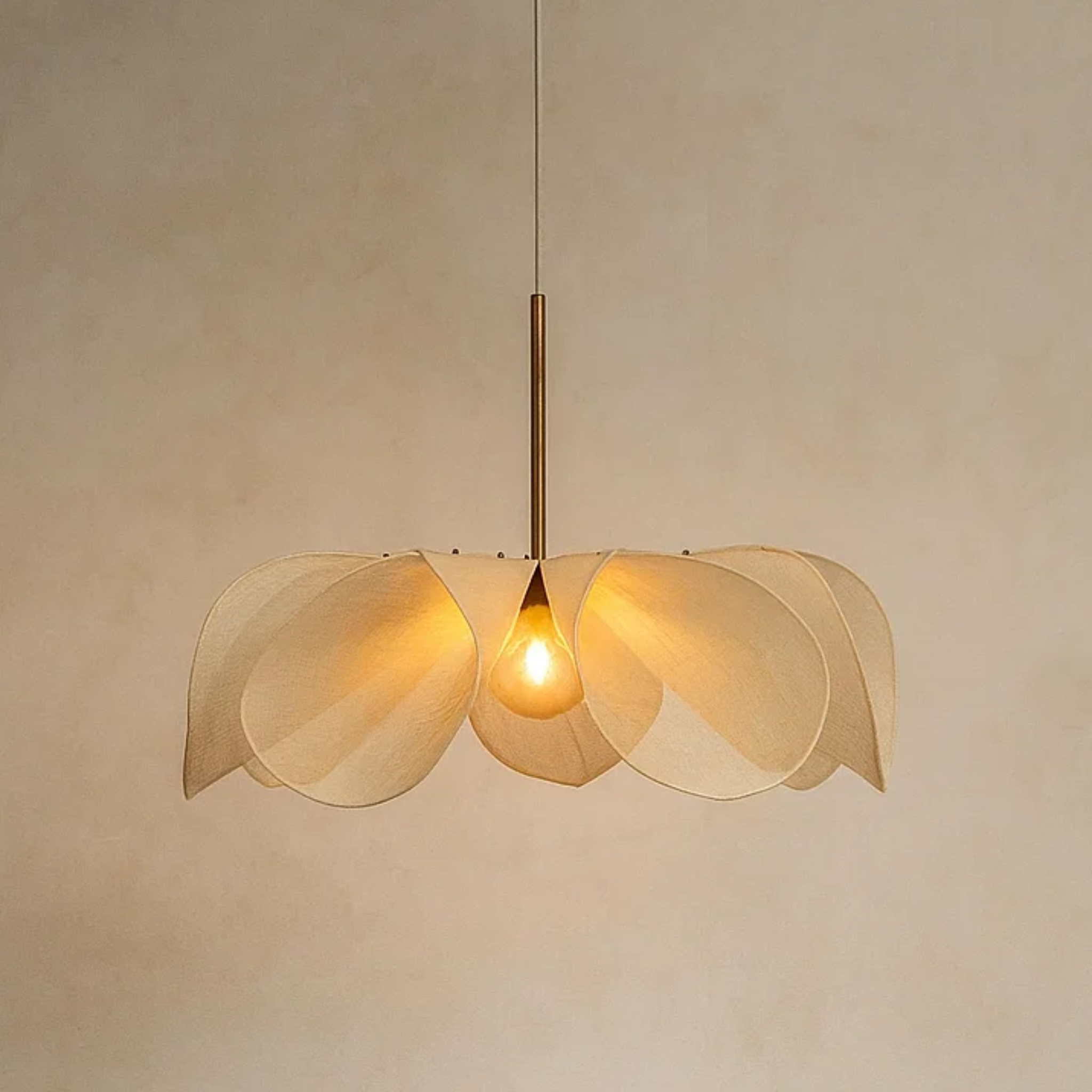 Bloemvormige plafondlamp van stof