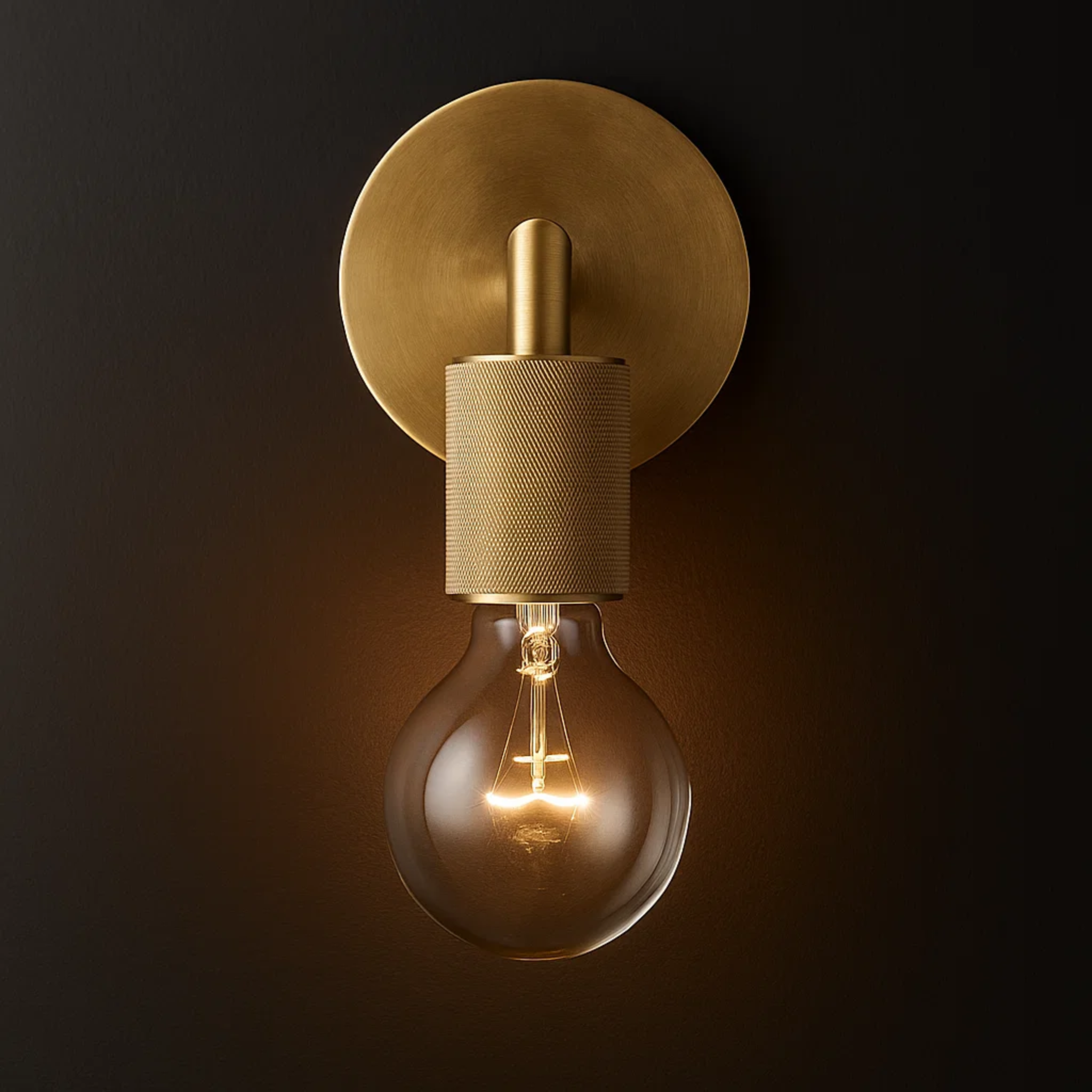 Industriële wandlamp met minimalistisch metalen armatuur