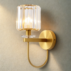 Moderne kristallen wandlamp met cilinderkap en gebogen arm