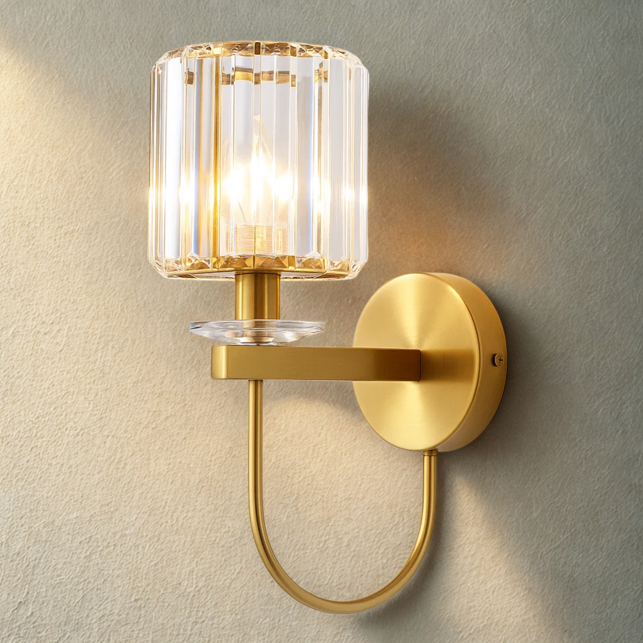 Moderne kristallen wandlamp met cilinderkap en gebogen arm
