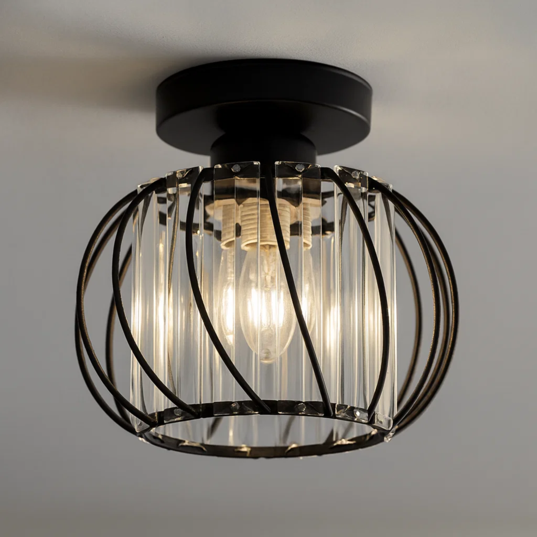 Moderne plafondlamp met zacht lichtpatroon