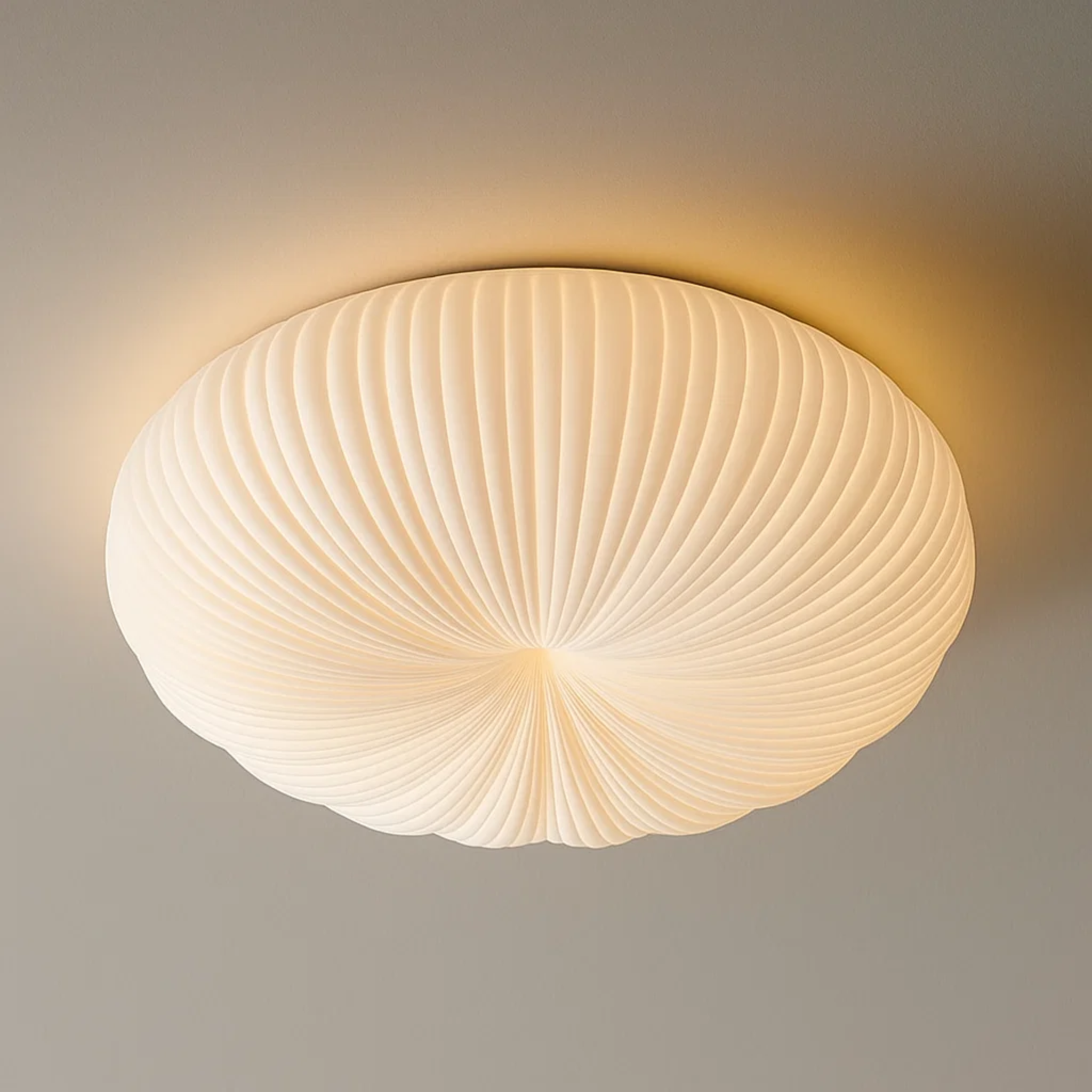 Japandi golvende plafondlamp met gebogen kap