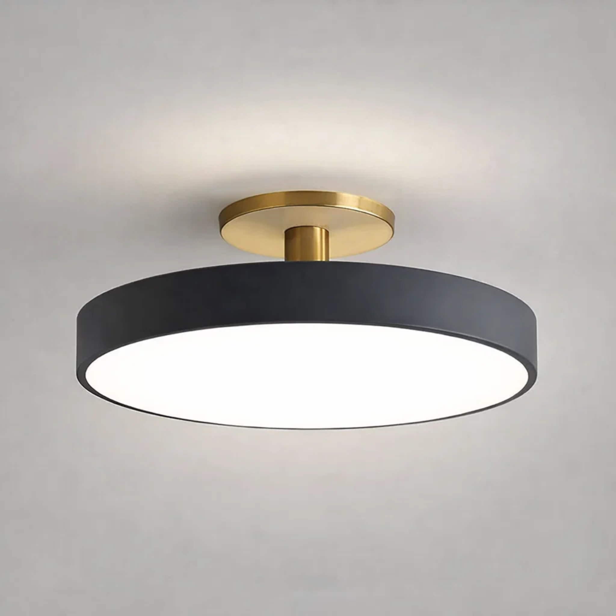 Strakke ronde plafondlamp voor een modern interieur