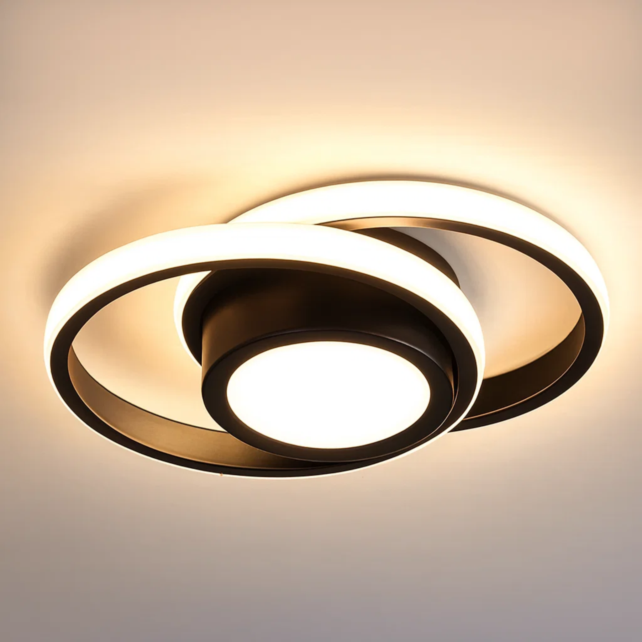 Double ring ceiling lamp with calm appearance