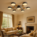 Moderne loftlampe med runde skiver og subtilt trælook