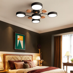 Moderne loftlampe med runde skiver og subtilt trælook