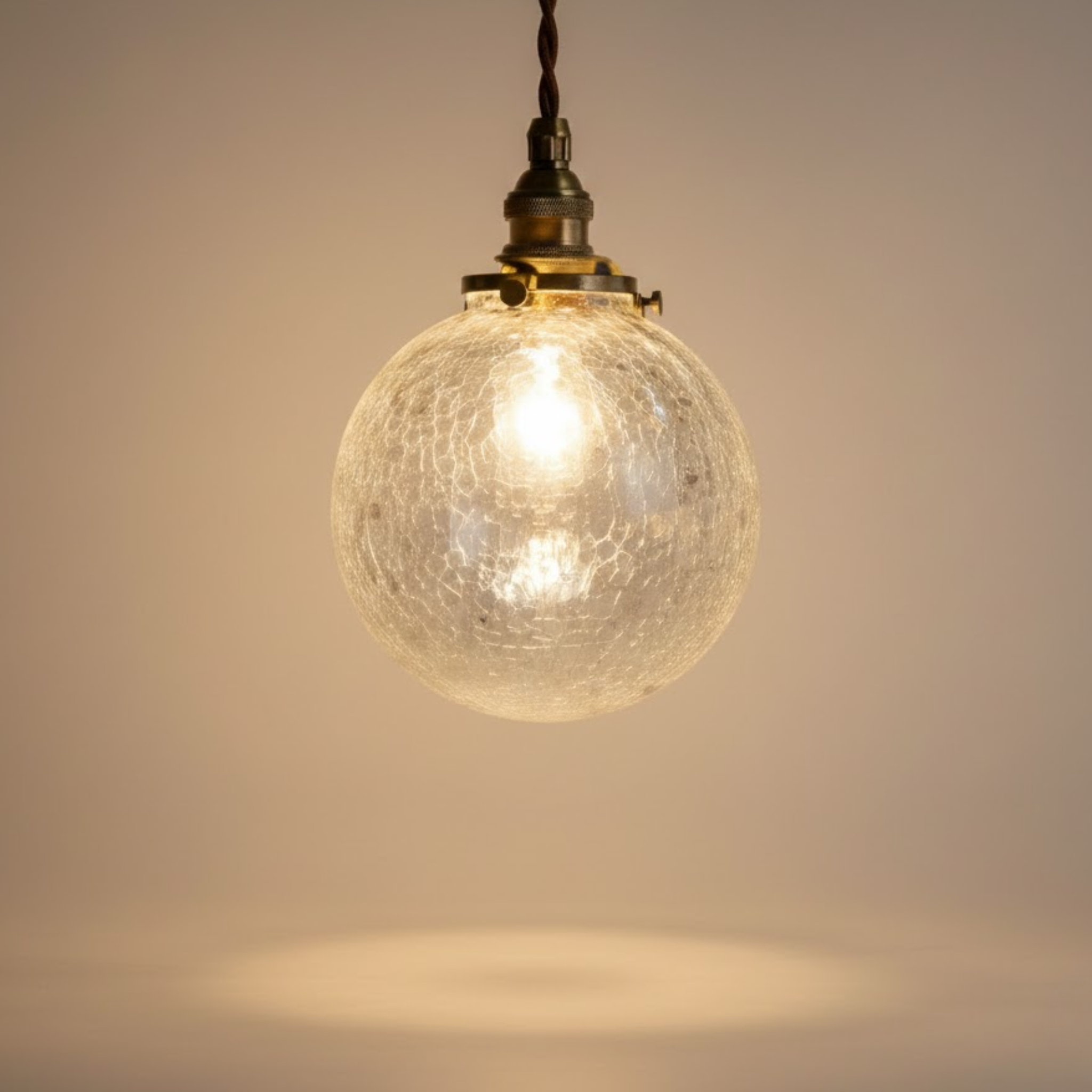 Klassieke hanglamp met glazen kap in 4 modellen