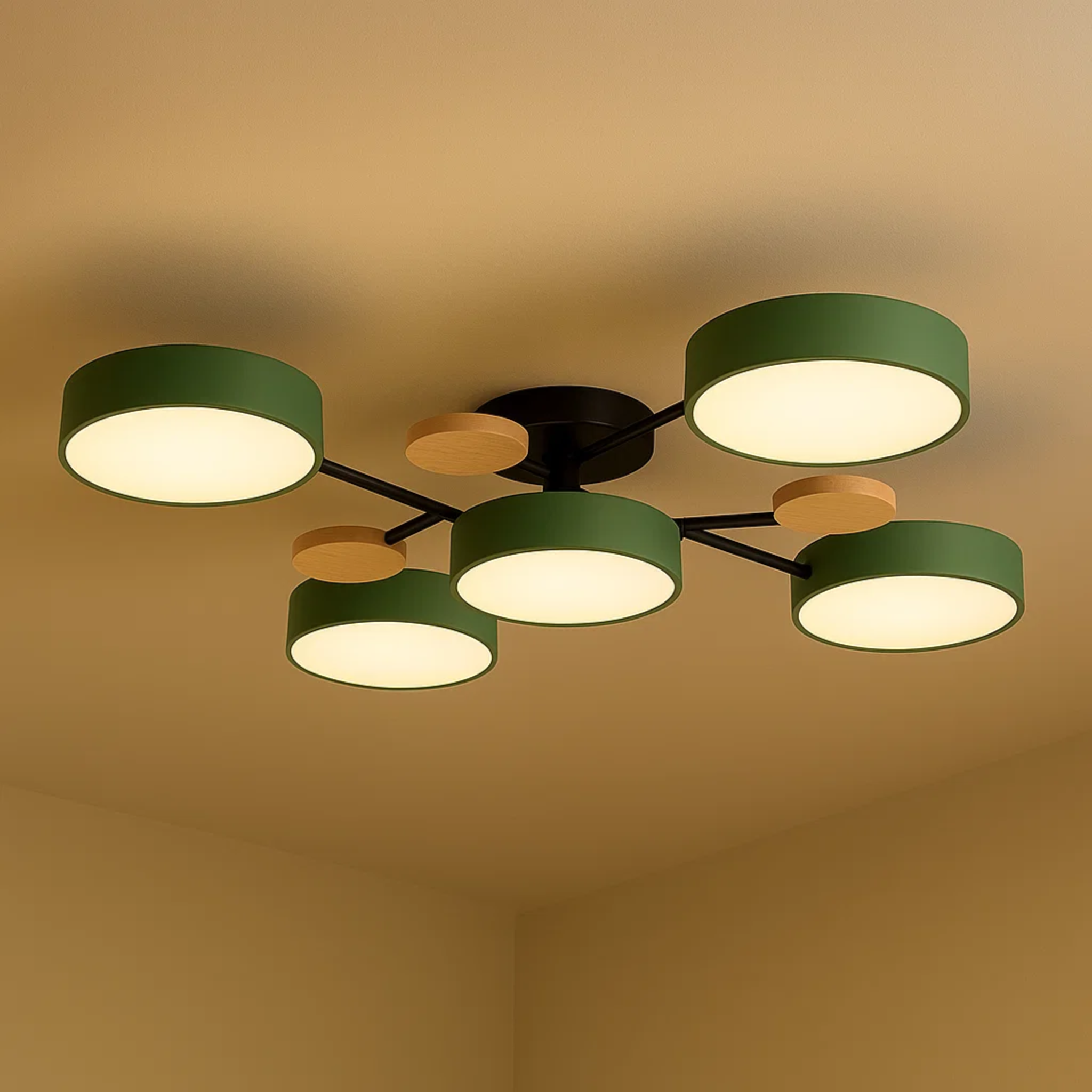 Moderne loftlampe med runde skiver og subtilt trælook