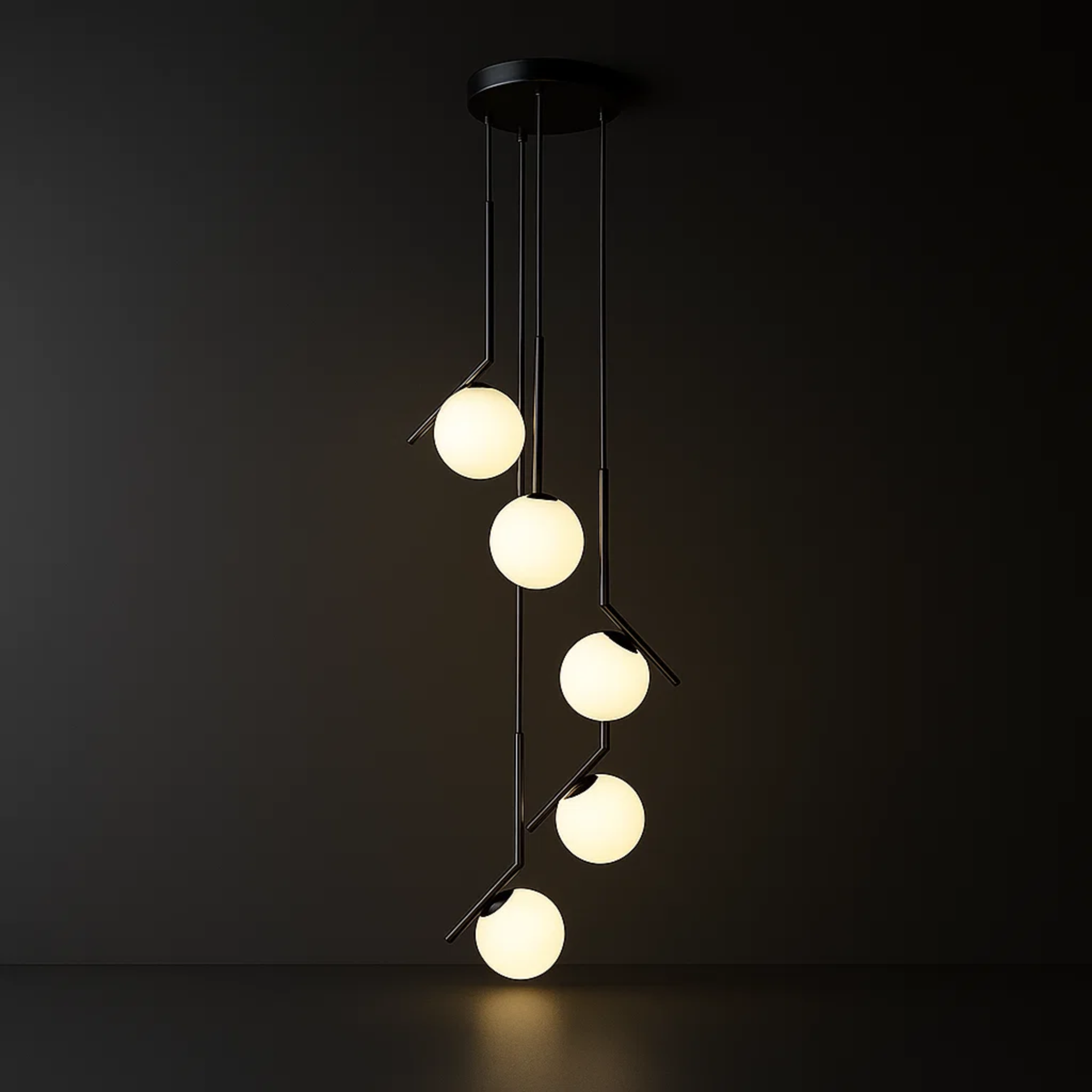 Moderne hanglamp met cascaderende glasbollen in opaallook