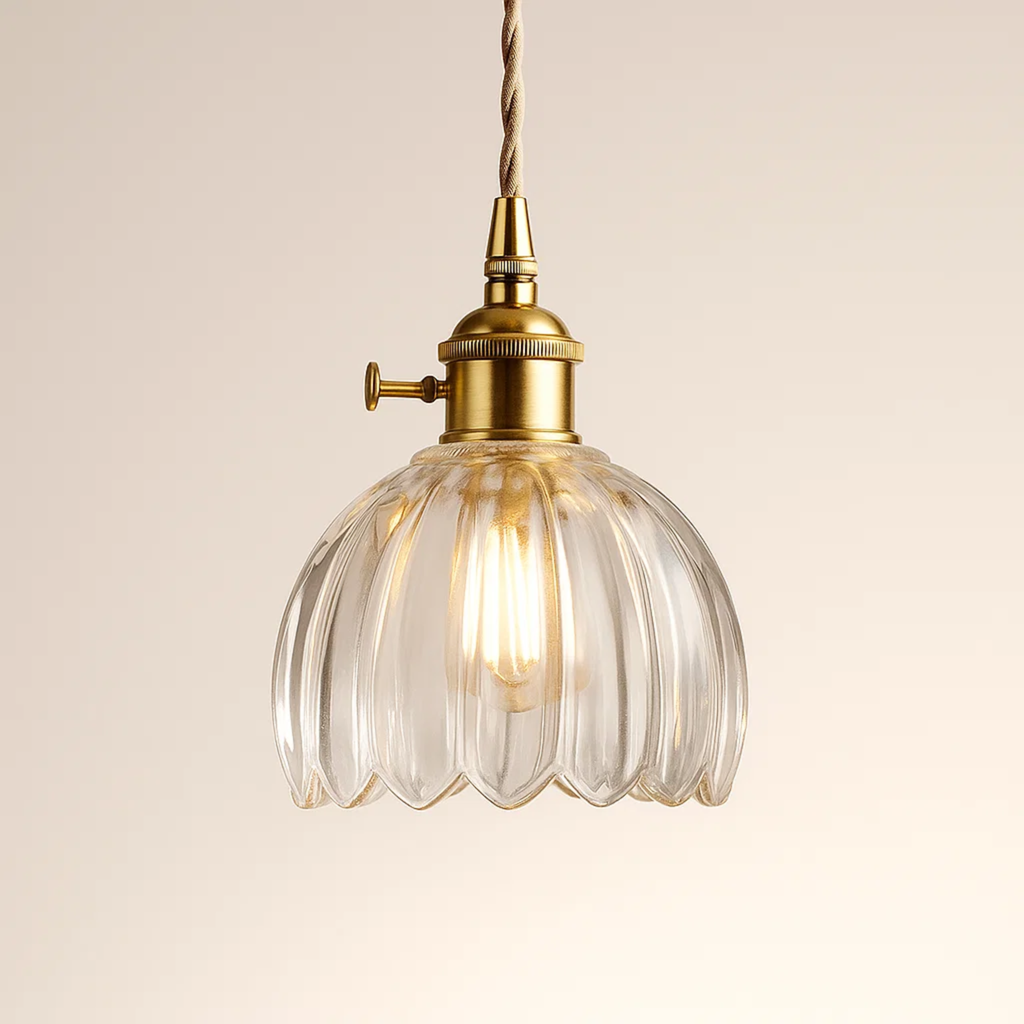 Klassieke hanglamp met bloemvormige gekleurde glazen kap