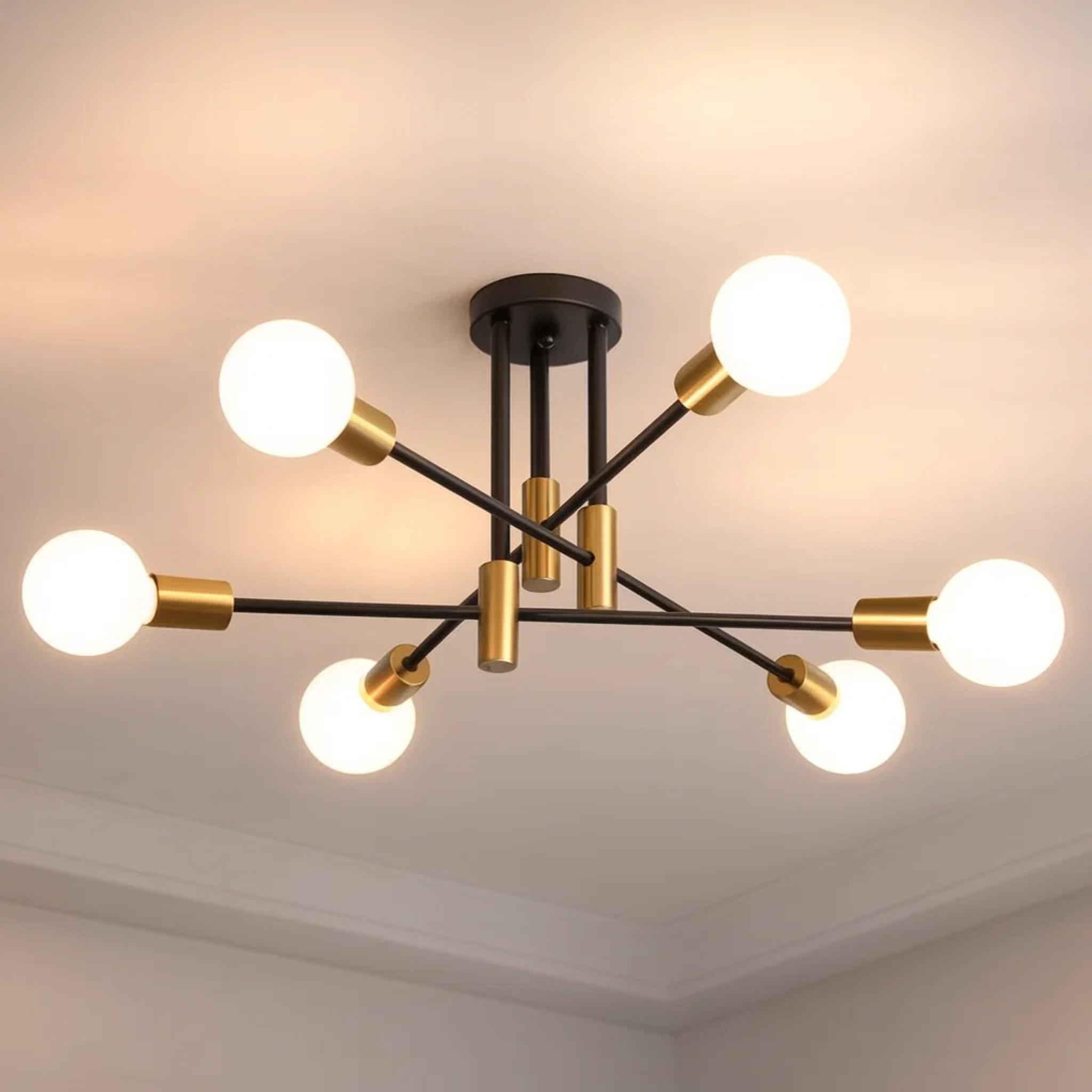 Moderne loftlampe med rund glaskugle