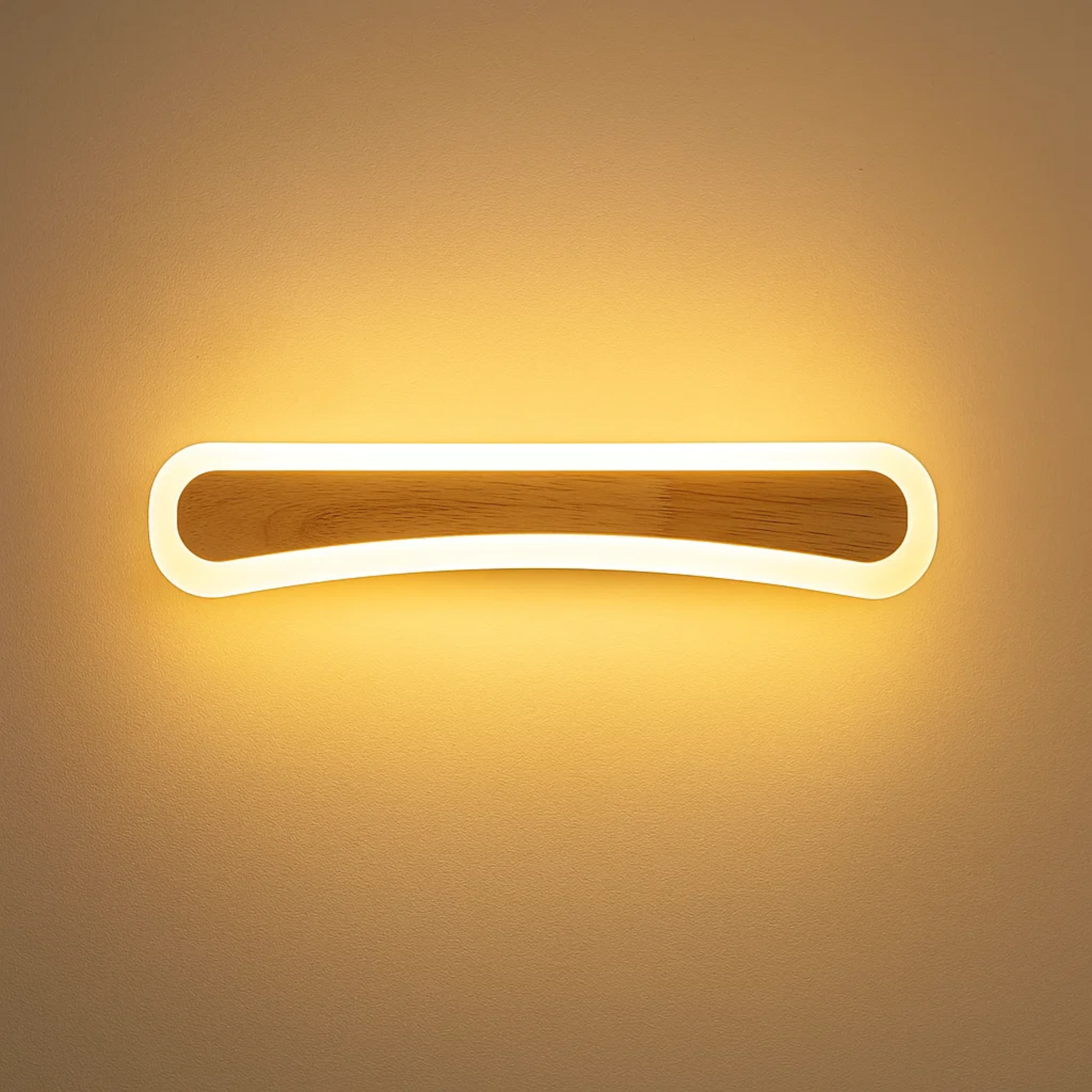 Minimalistische LED wandlamp van hout met acrylkap