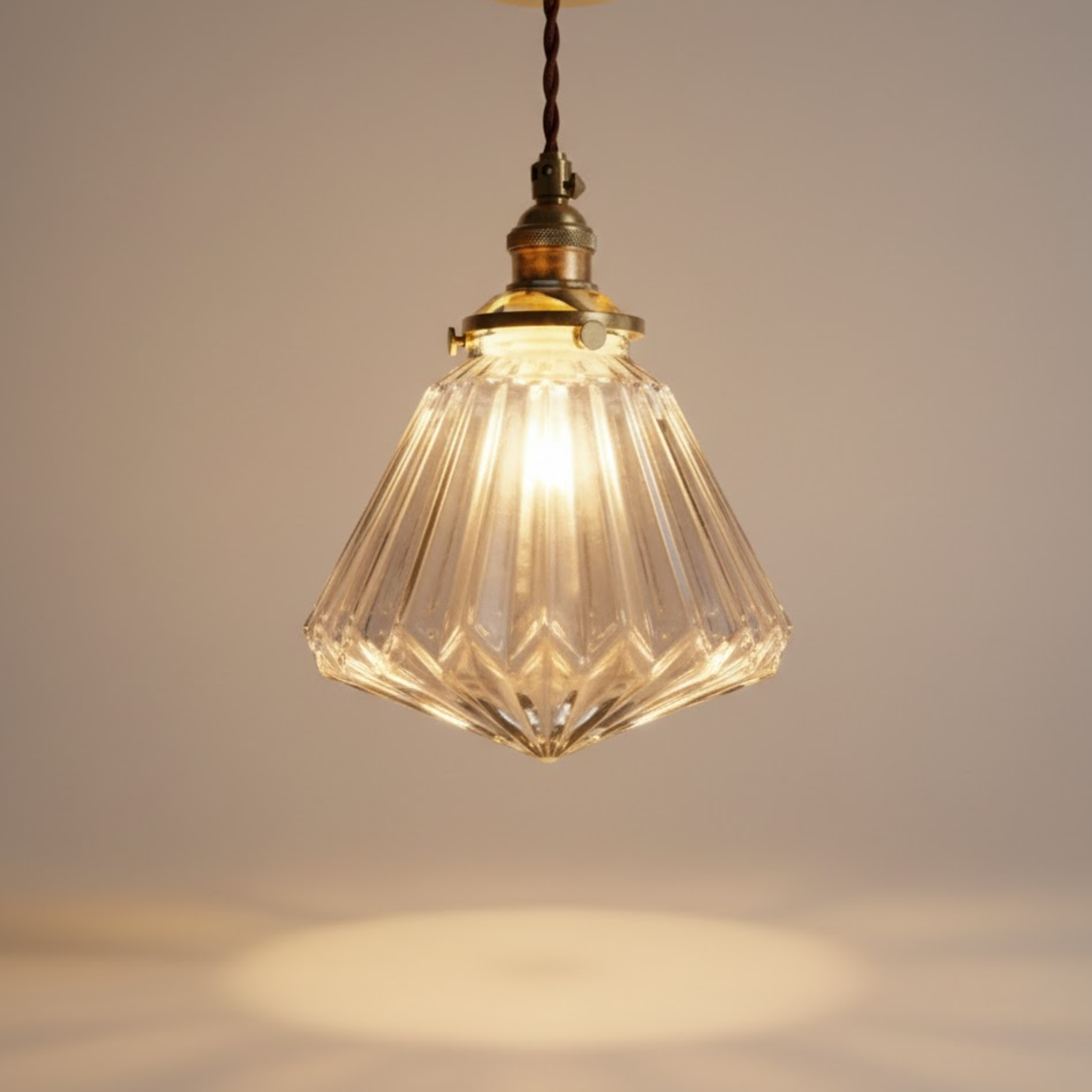 Klassieke hanglamp met glazen kap in 4 modellen