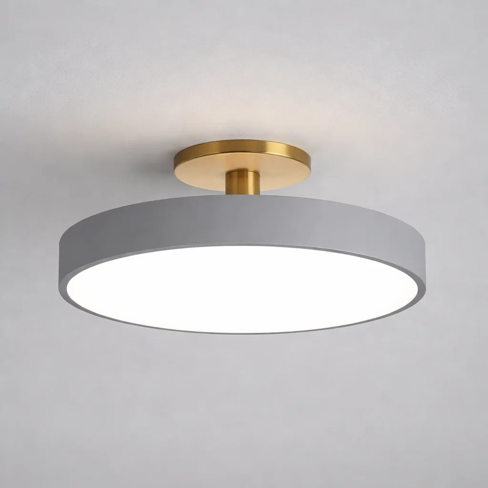 Strakke ronde plafondlamp voor een modern interieur