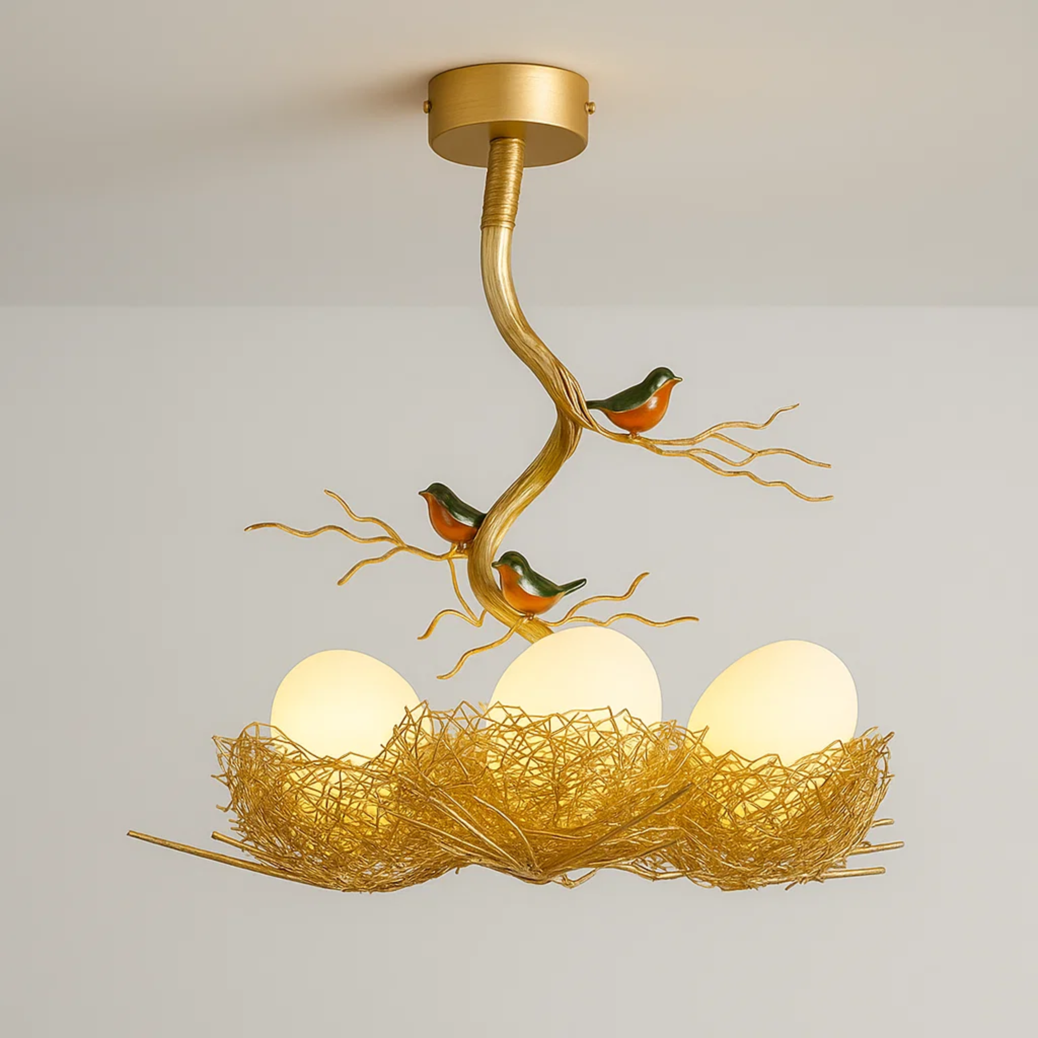 Decoratieve hanglamp met vogels en gevlochten nestkap