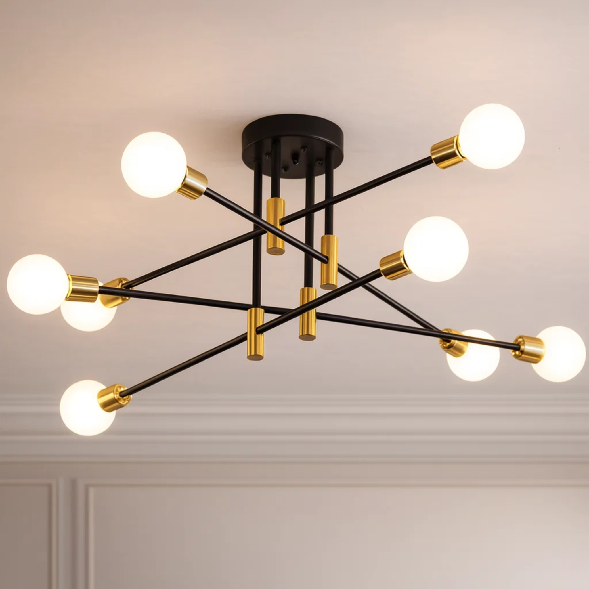 Moderne loftlampe med rund glaskugle