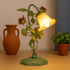 Bedlamp met uitlopende kap en bloemmotief