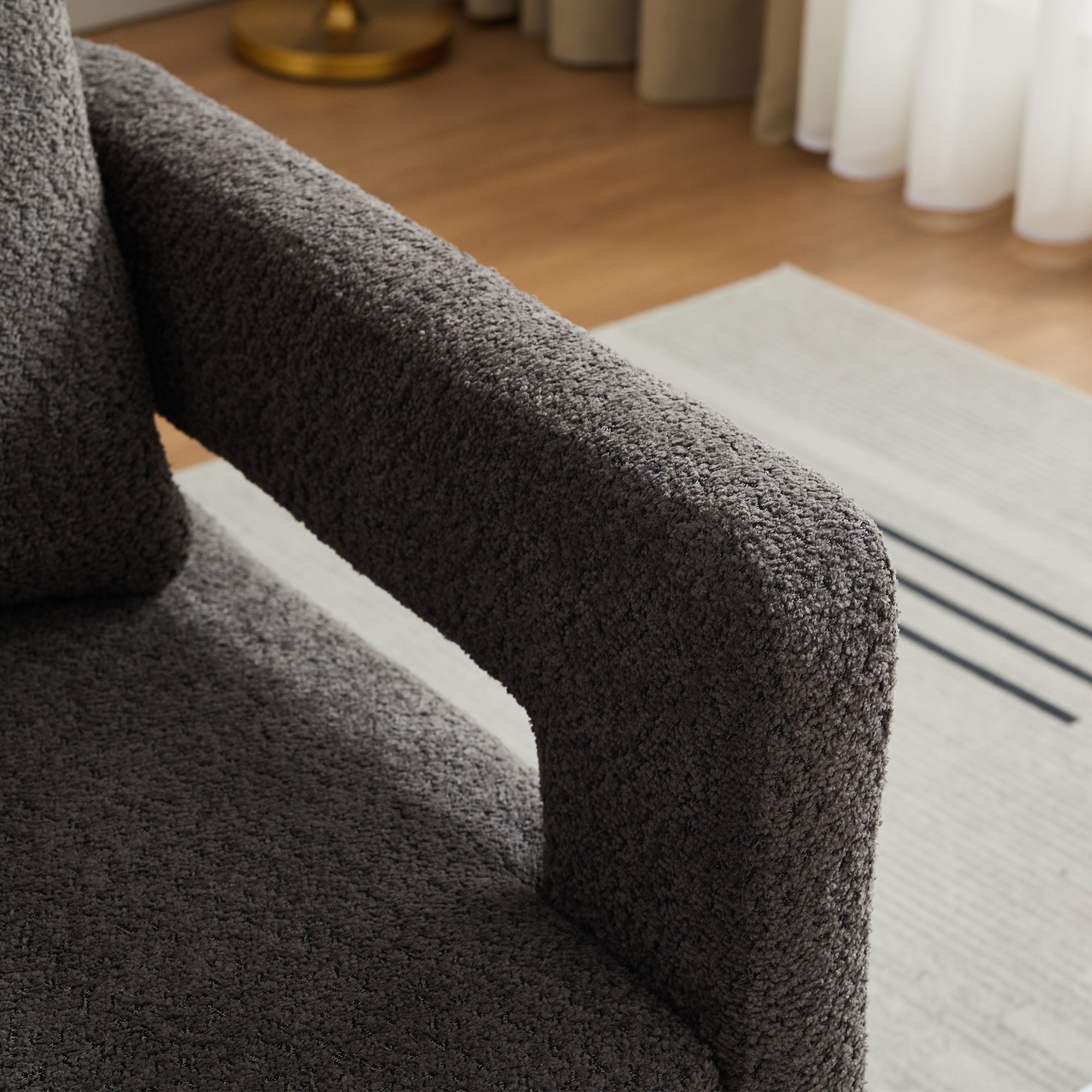 Oda Boucle Swivel Chair