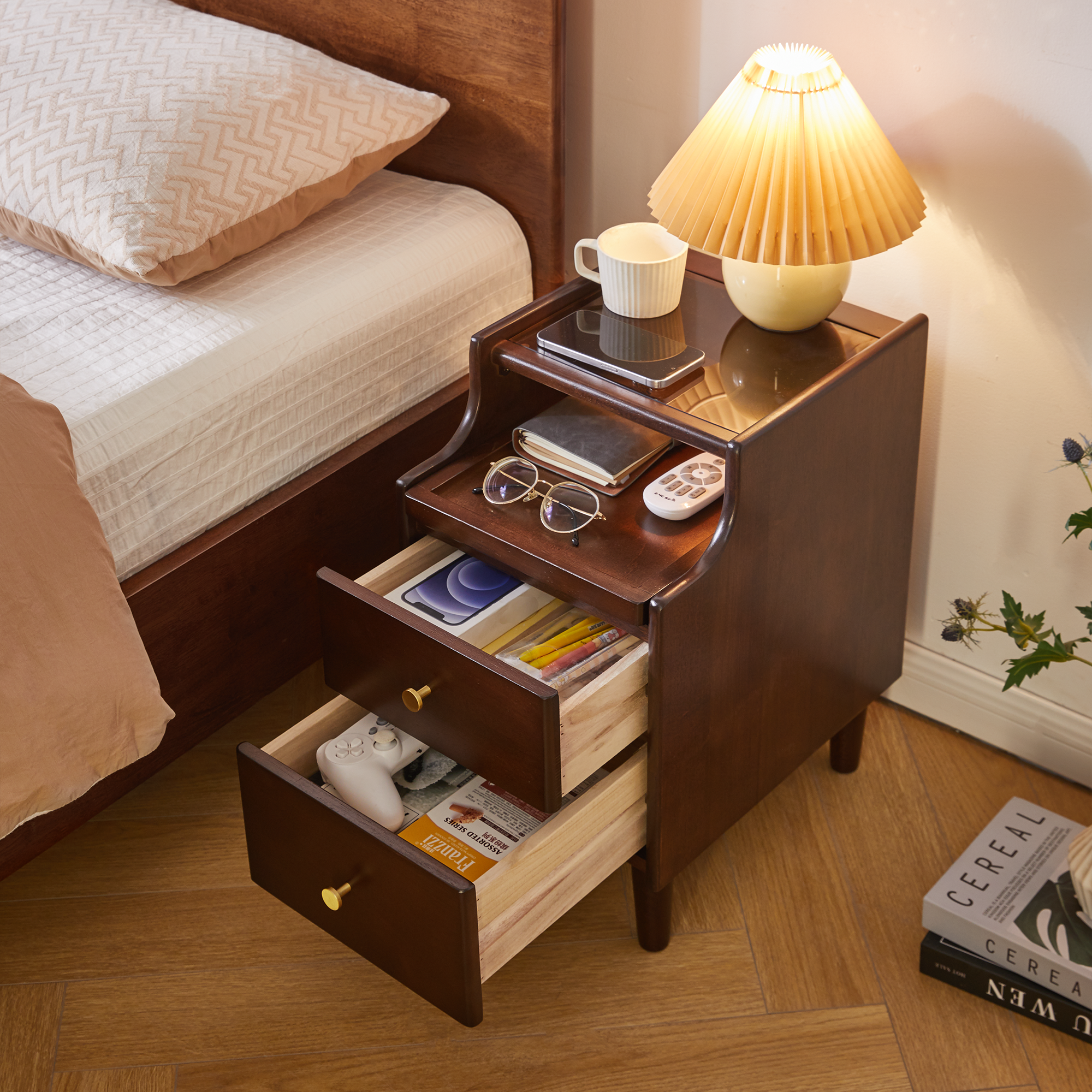 Gry Storage Solid Wood Nightstand