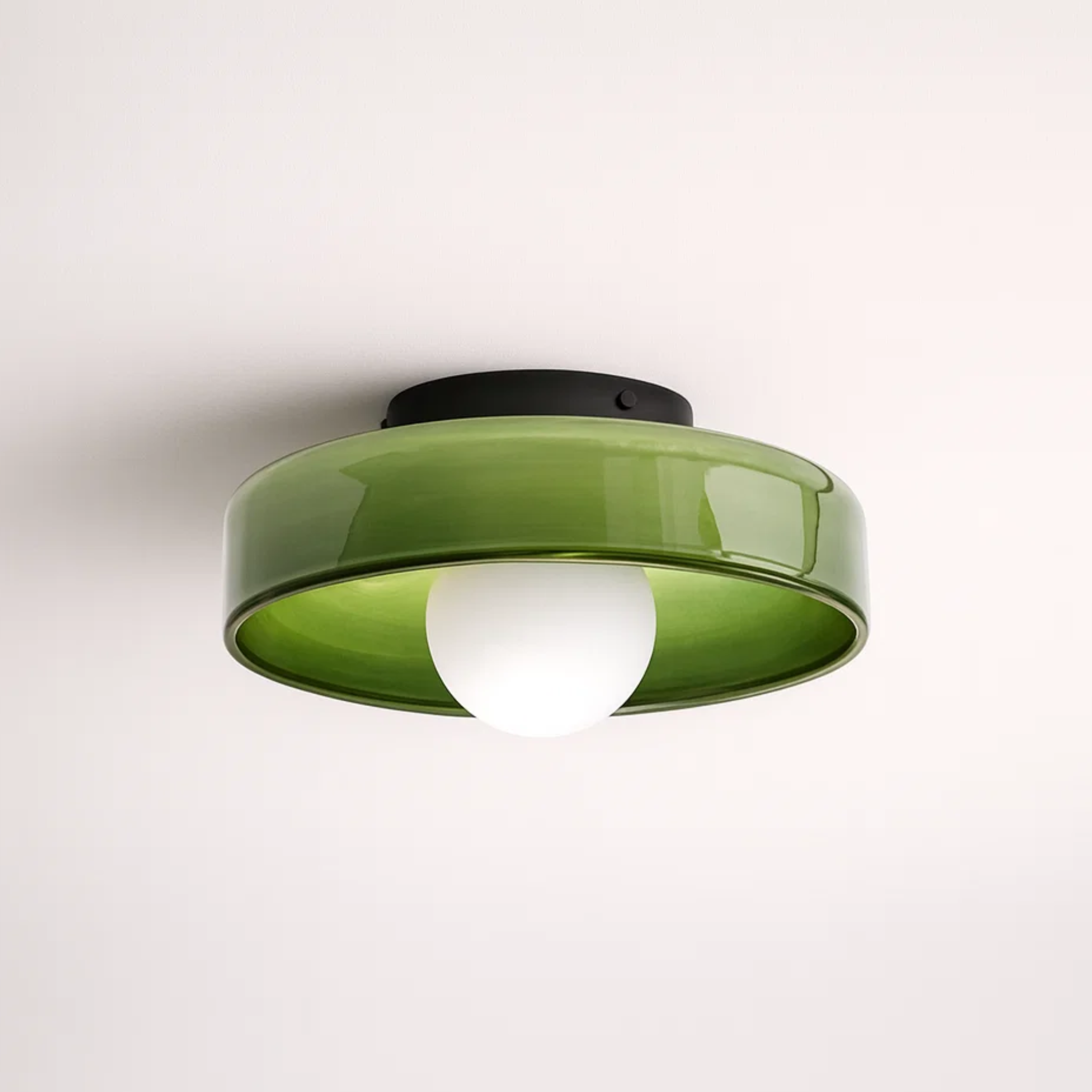 Moderne plafondlamp met ronde kap voor helder licht