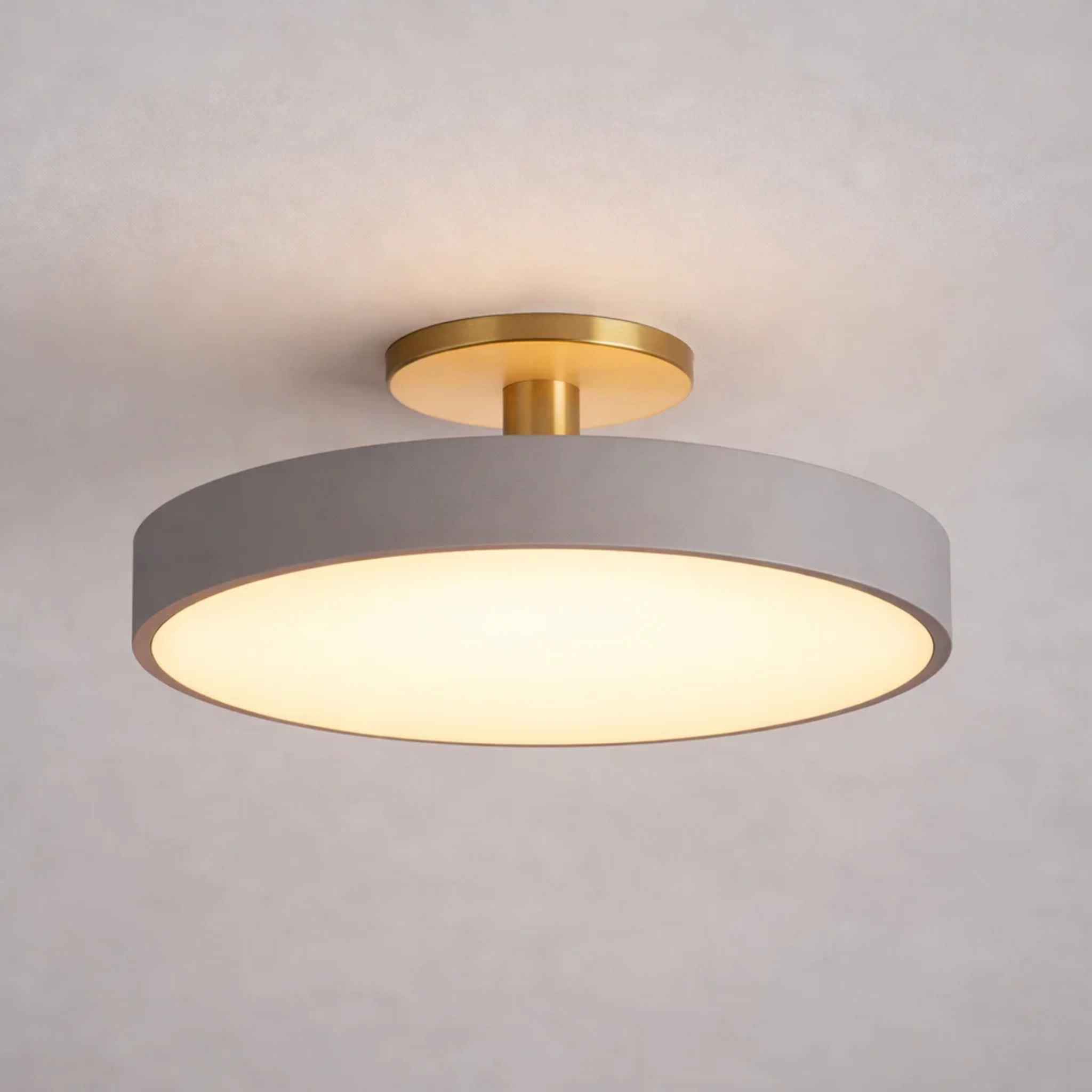 Strakke ronde plafondlamp voor een modern interieur
