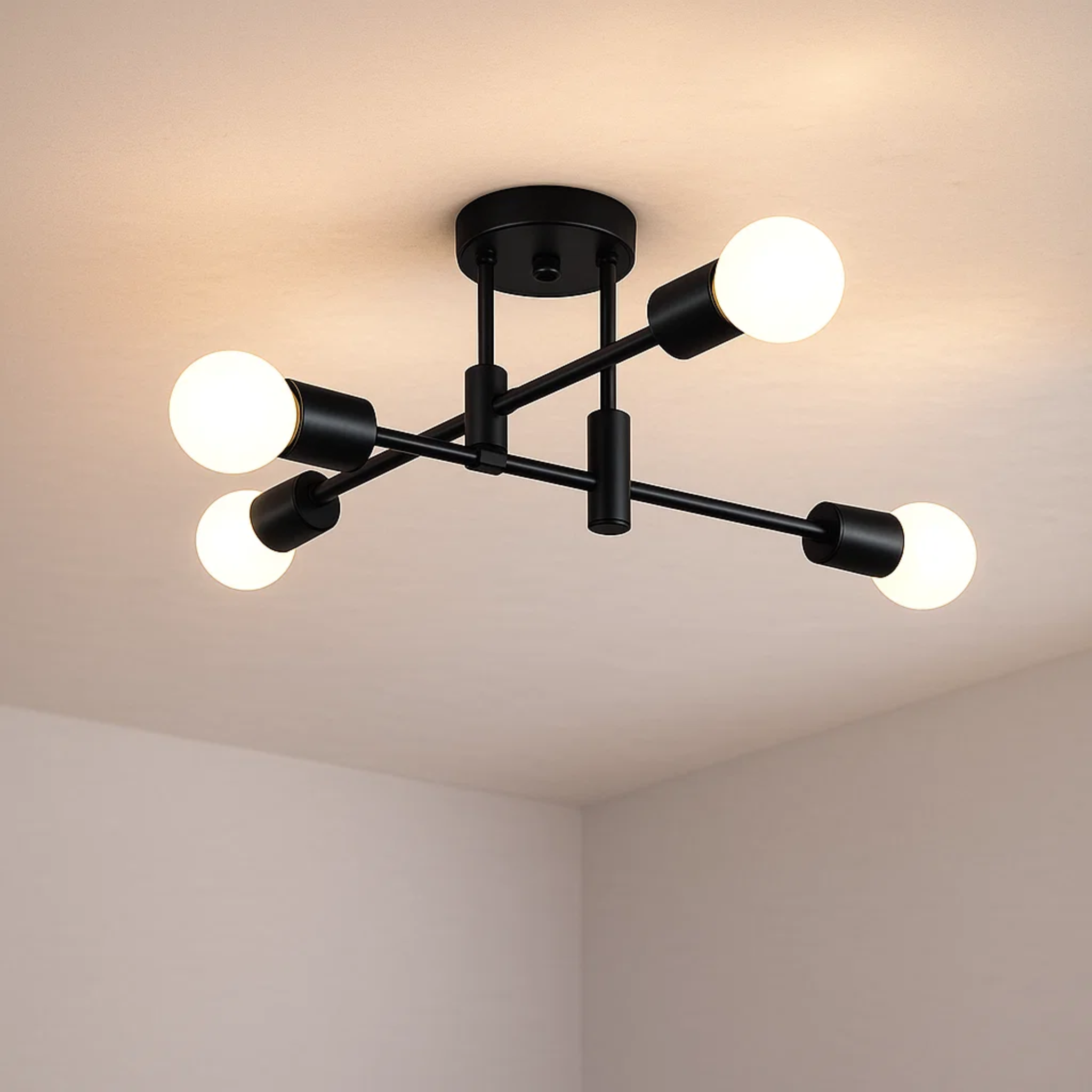 Moderne loftlampe med rund glaskugle