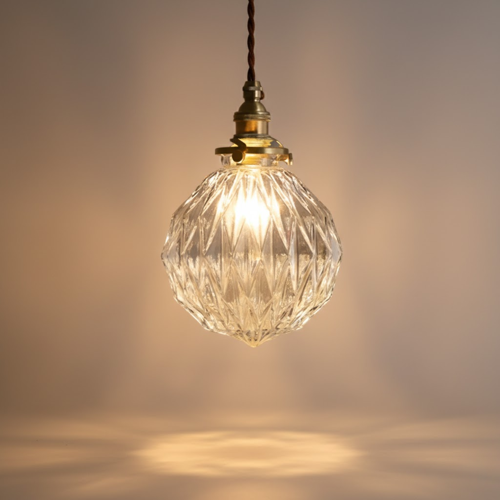 Klassieke hanglamp met glazen kap in 4 modellen