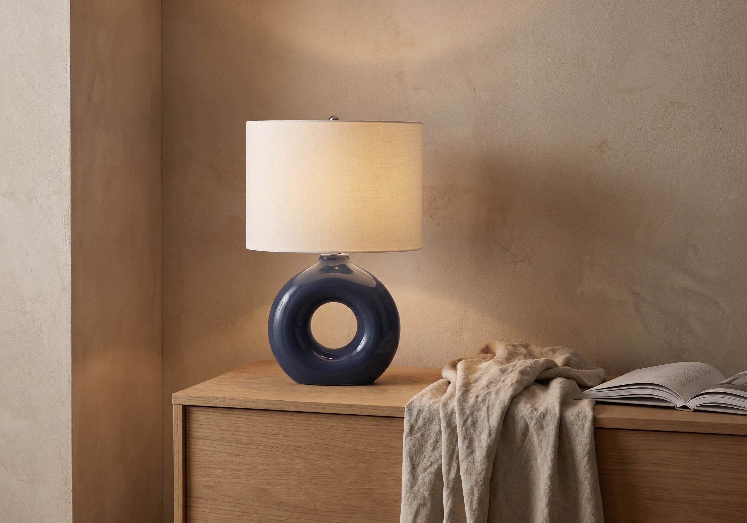 Dagveig Ceramic Table Lamp