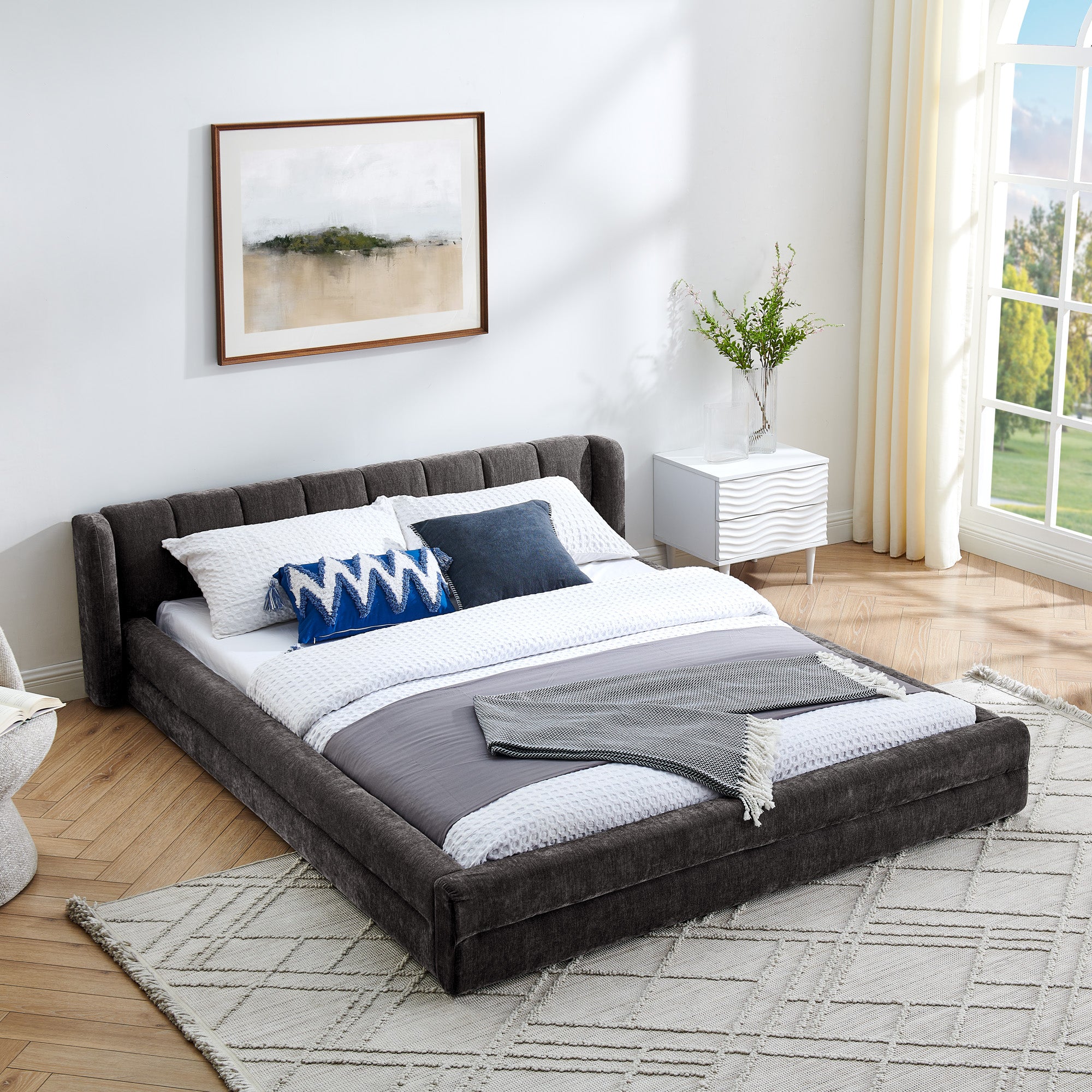 Lauge Round Queen Platform Bed Frame
