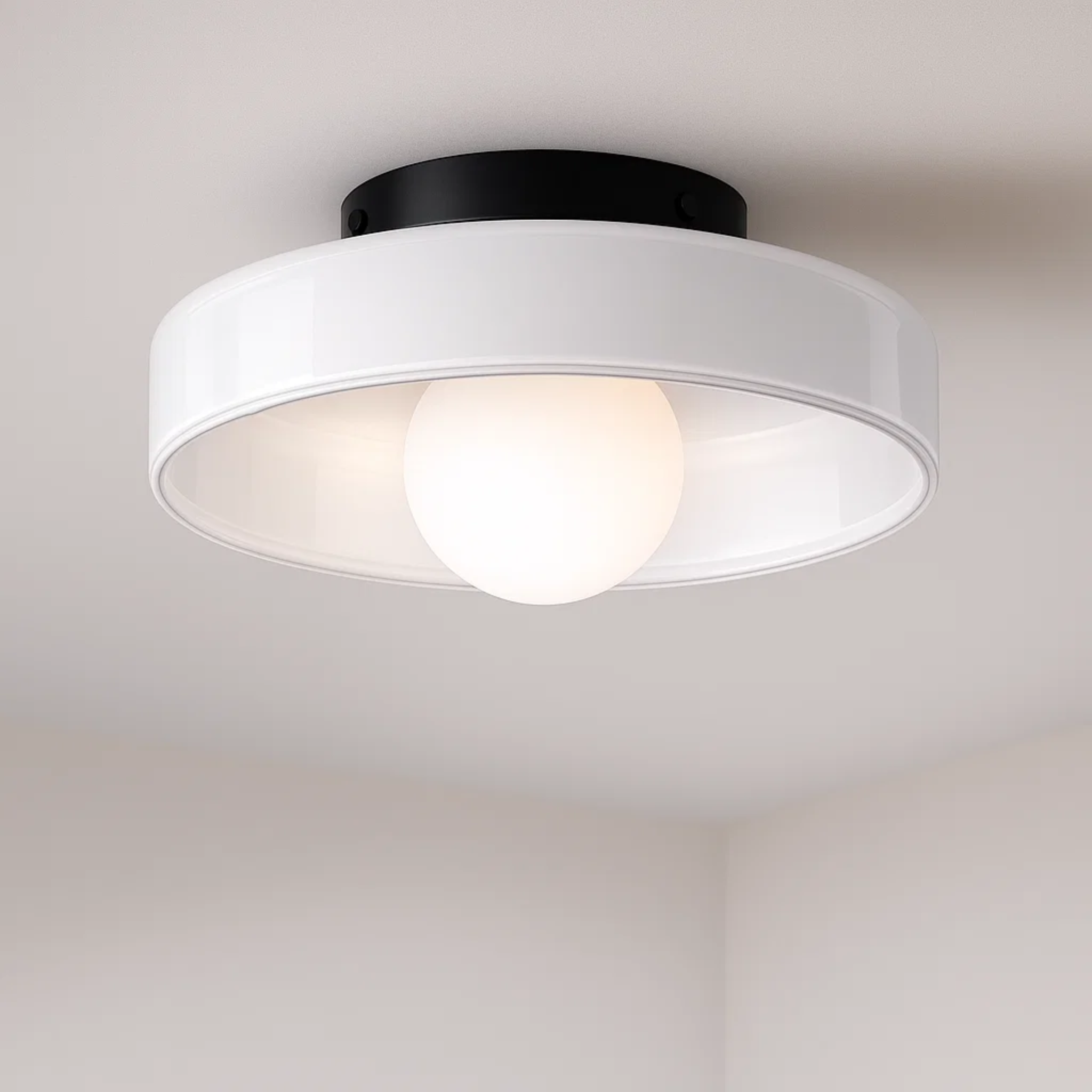 Moderne plafondlamp met ronde kap voor helder licht