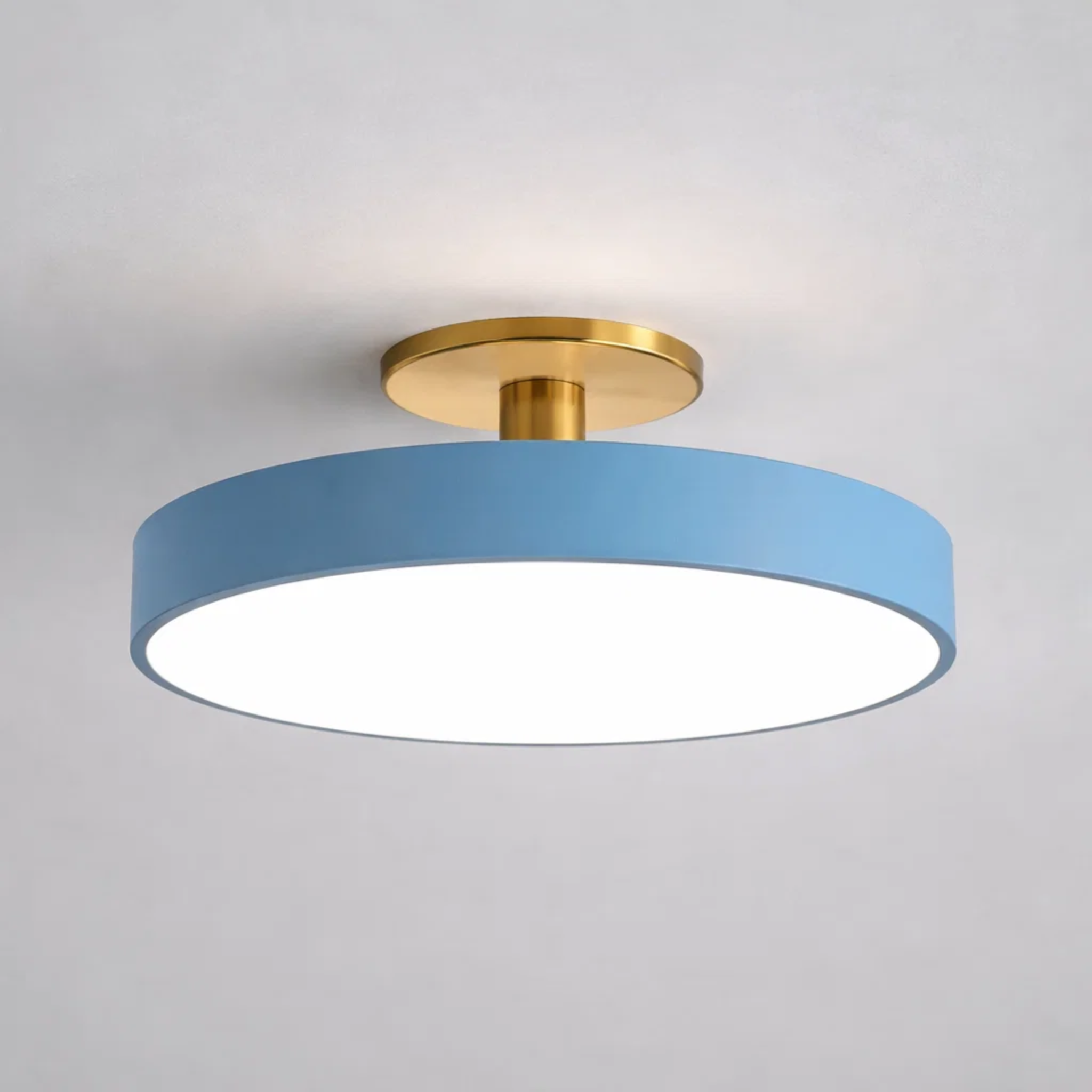 Strakke ronde plafondlamp voor een modern interieur