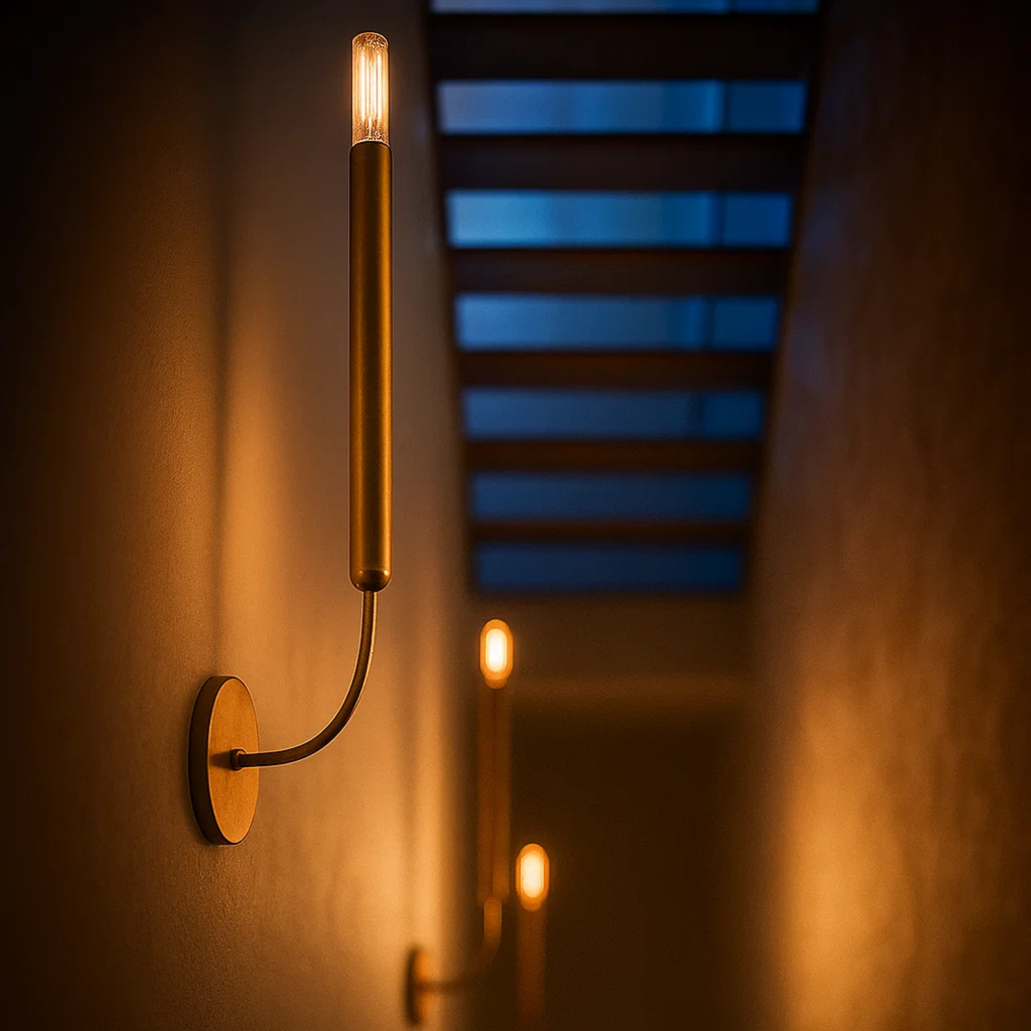 Klassieke metalen kaarsvormige wandlamp