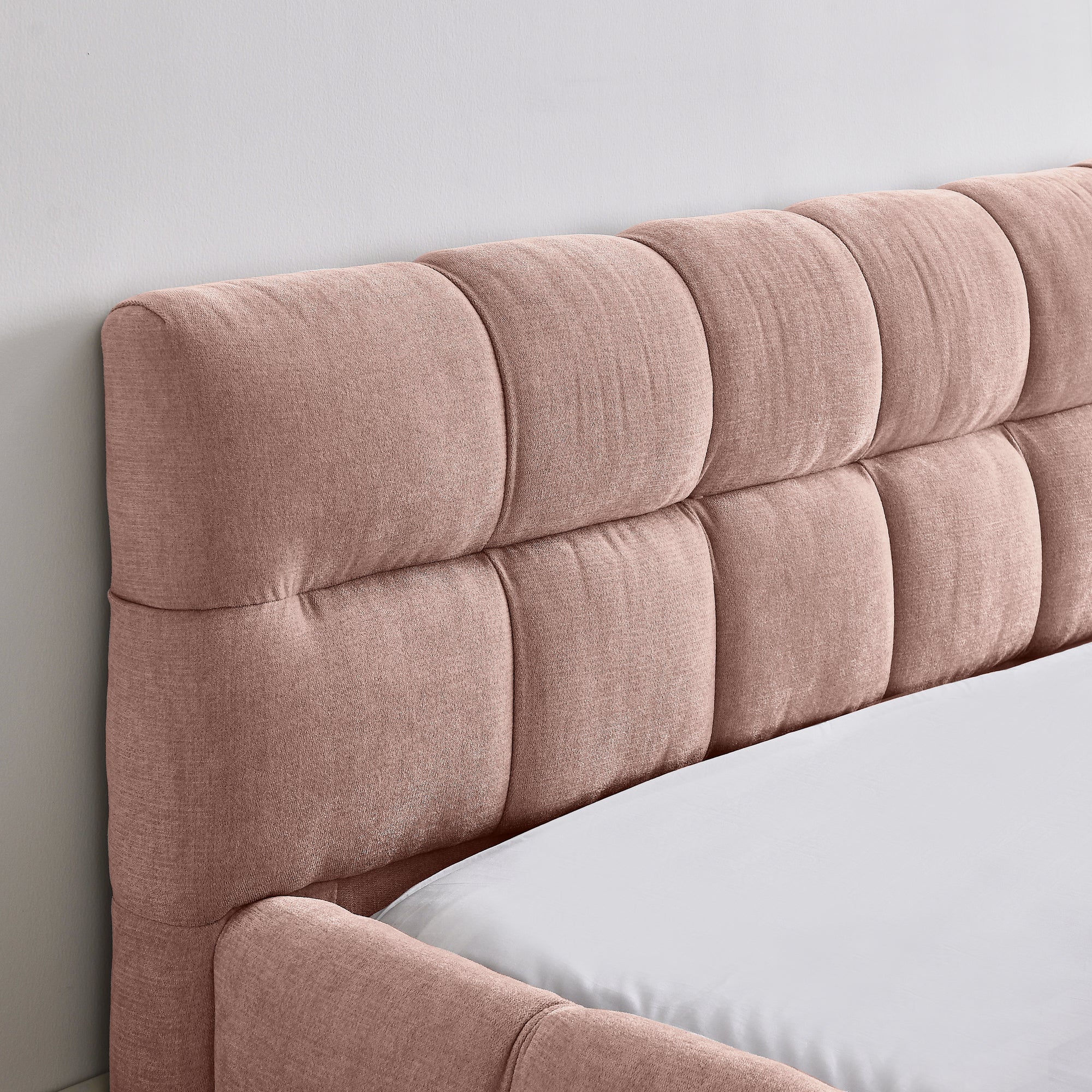 Pia Round Queen Platform Bed Frame