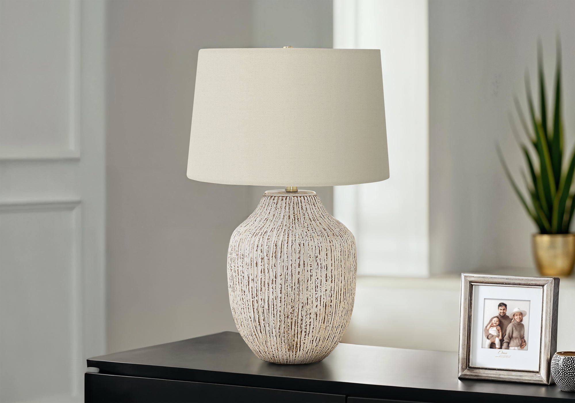 Yria Ceramic Table Lamp