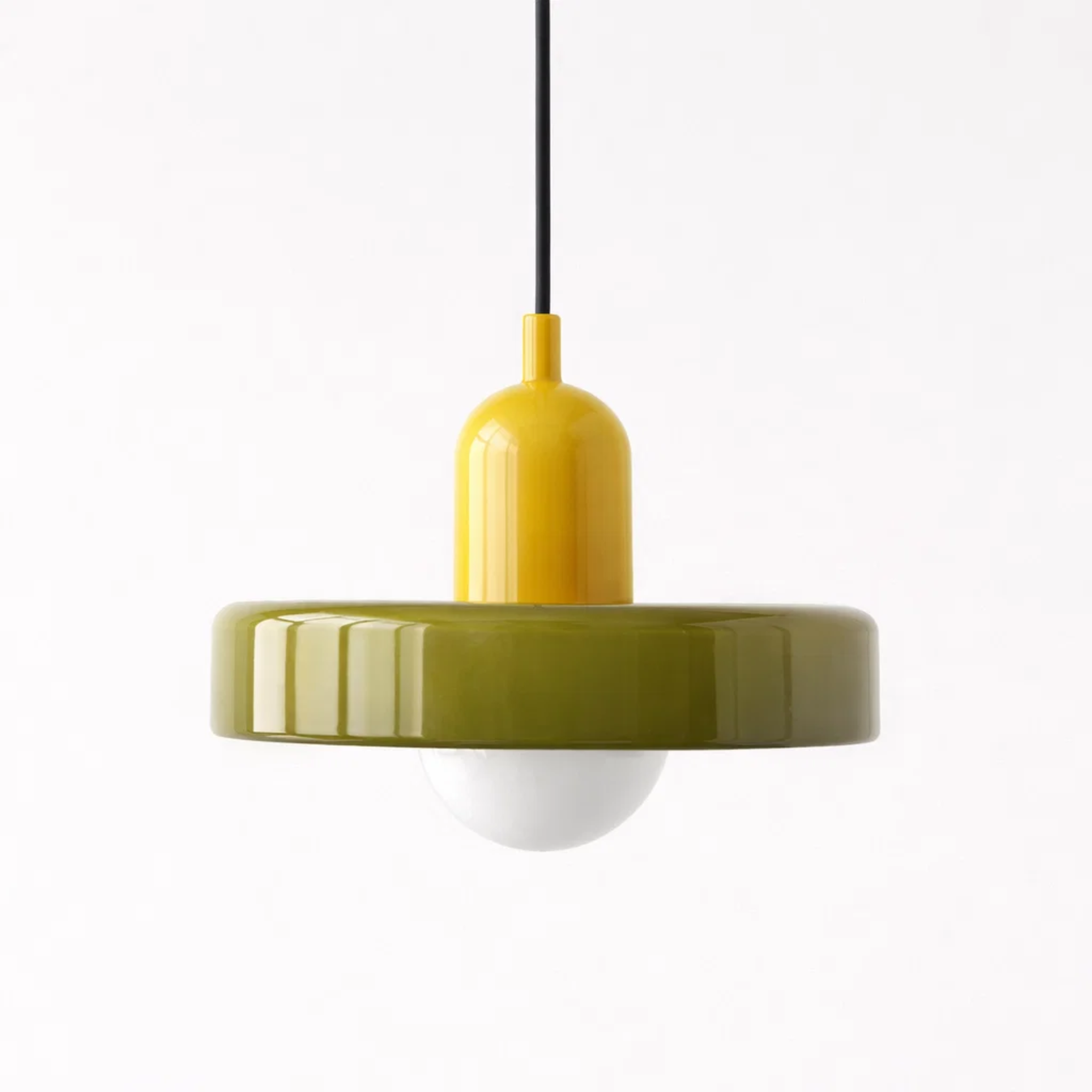 Bauhaus plafondlampen met glas en kleuraccenten