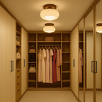 Plafondlamp met gekleurd glas en houtaccent