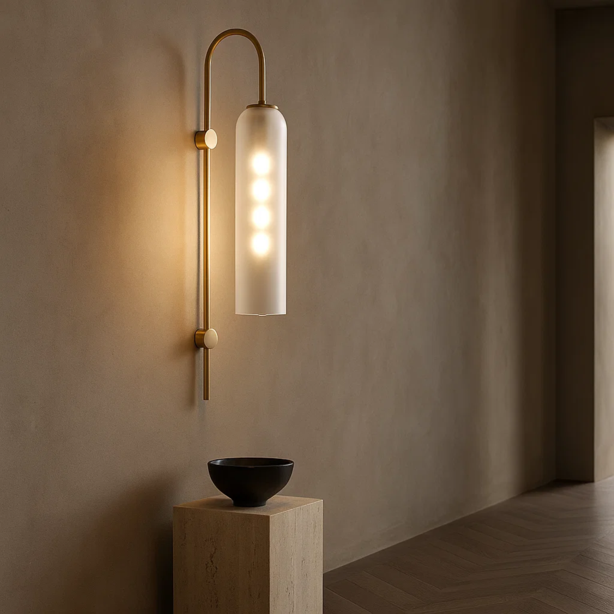 Metalen zwanenhals-wandlamp met glazen kap