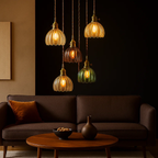 Klassieke hanglamp met bloemvormige gekleurde glazen kap