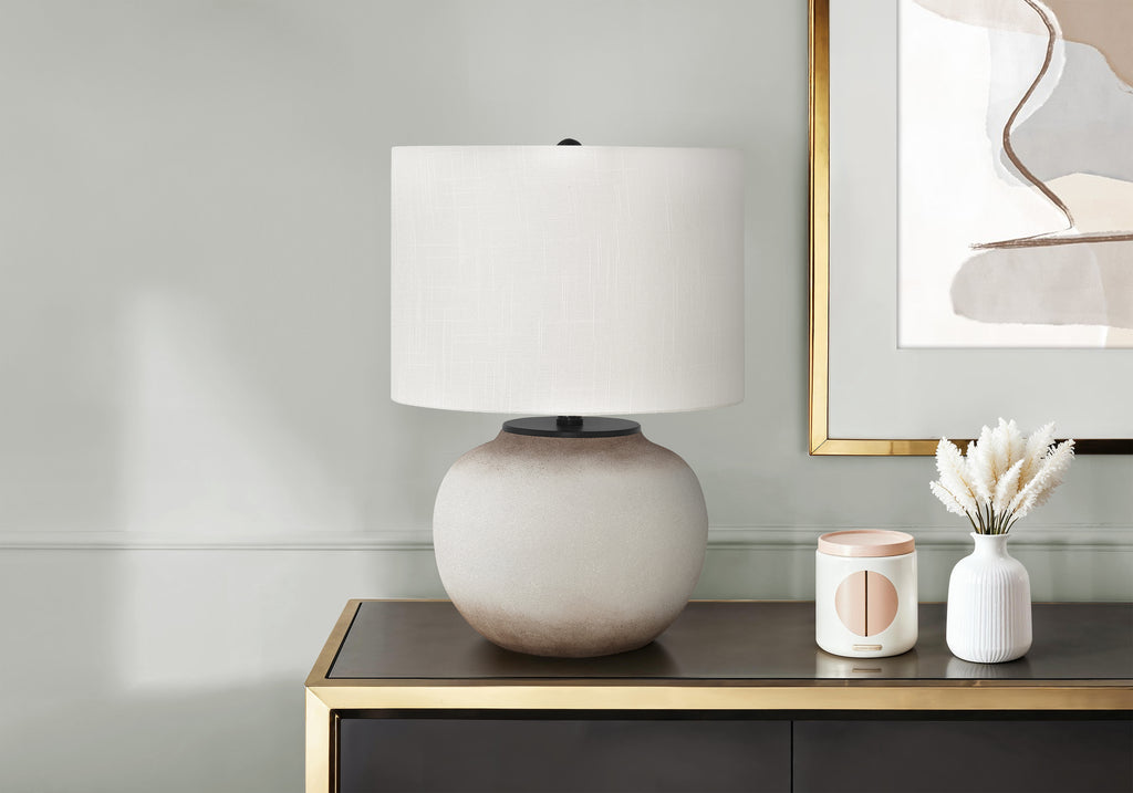 Vetrhild Ceramic Table Lamp