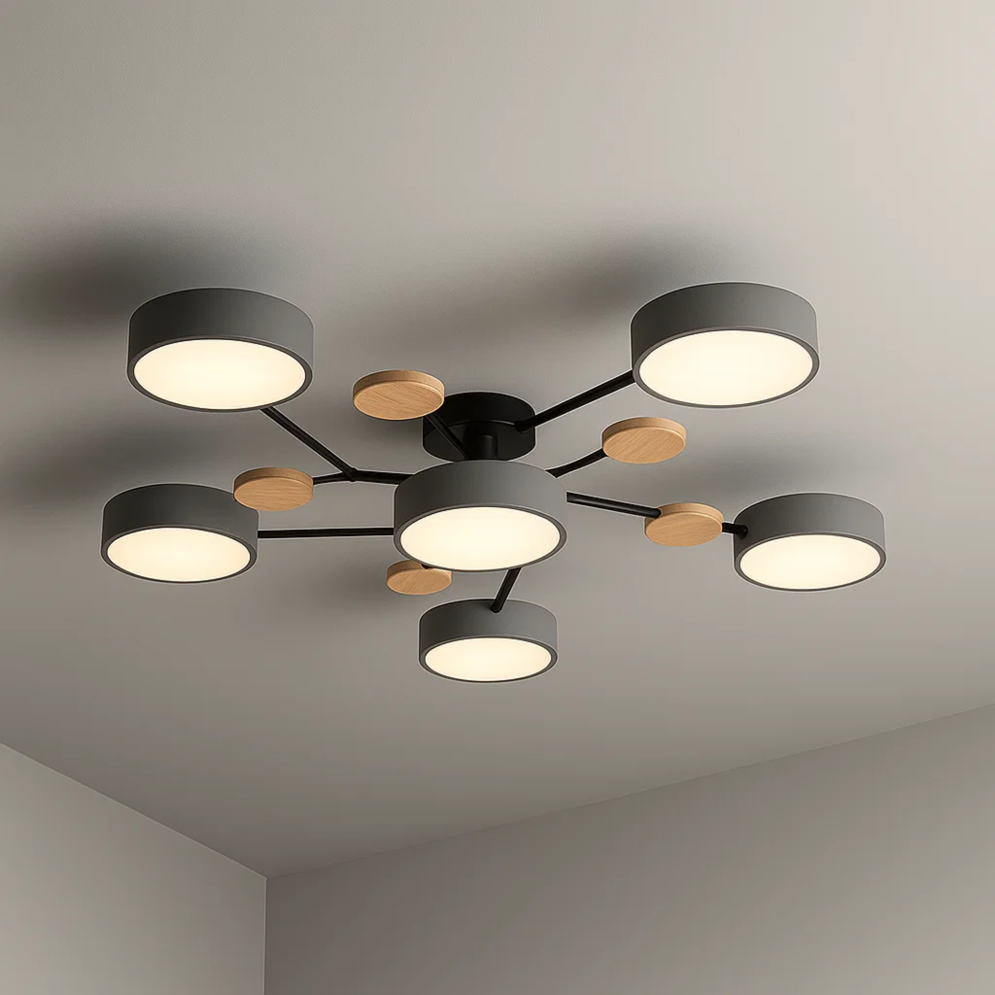 Moderne loftlampe med runde skiver og subtilt trælook